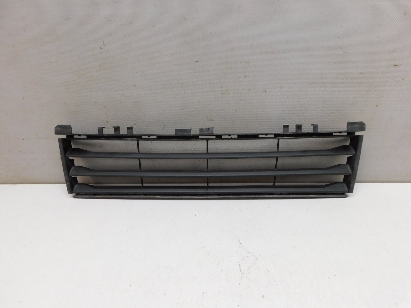 Решетка в бампер центральная BMW 5-серия G30 2016>