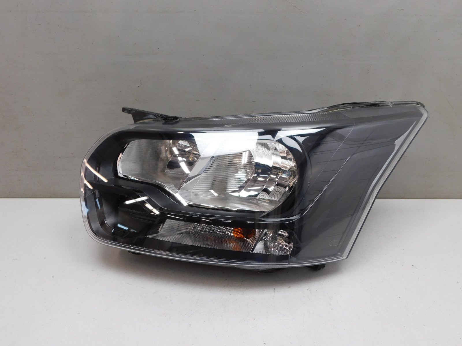 Фара левая Ford Transit 2014>