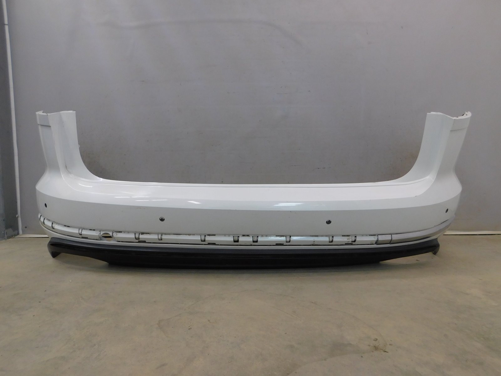 Бампер задний Volkswagen Touareg 2018>