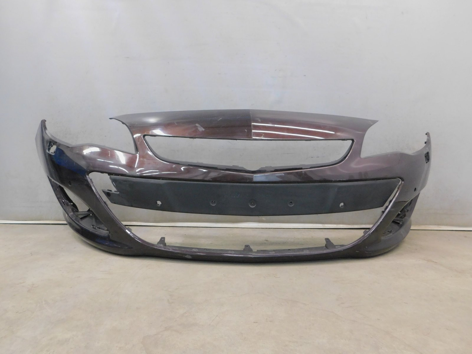 Бампер передний Opel Astra J 2010>