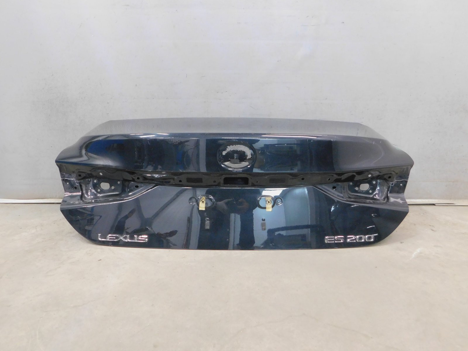 Крышка багажника Lexus ES 2018>