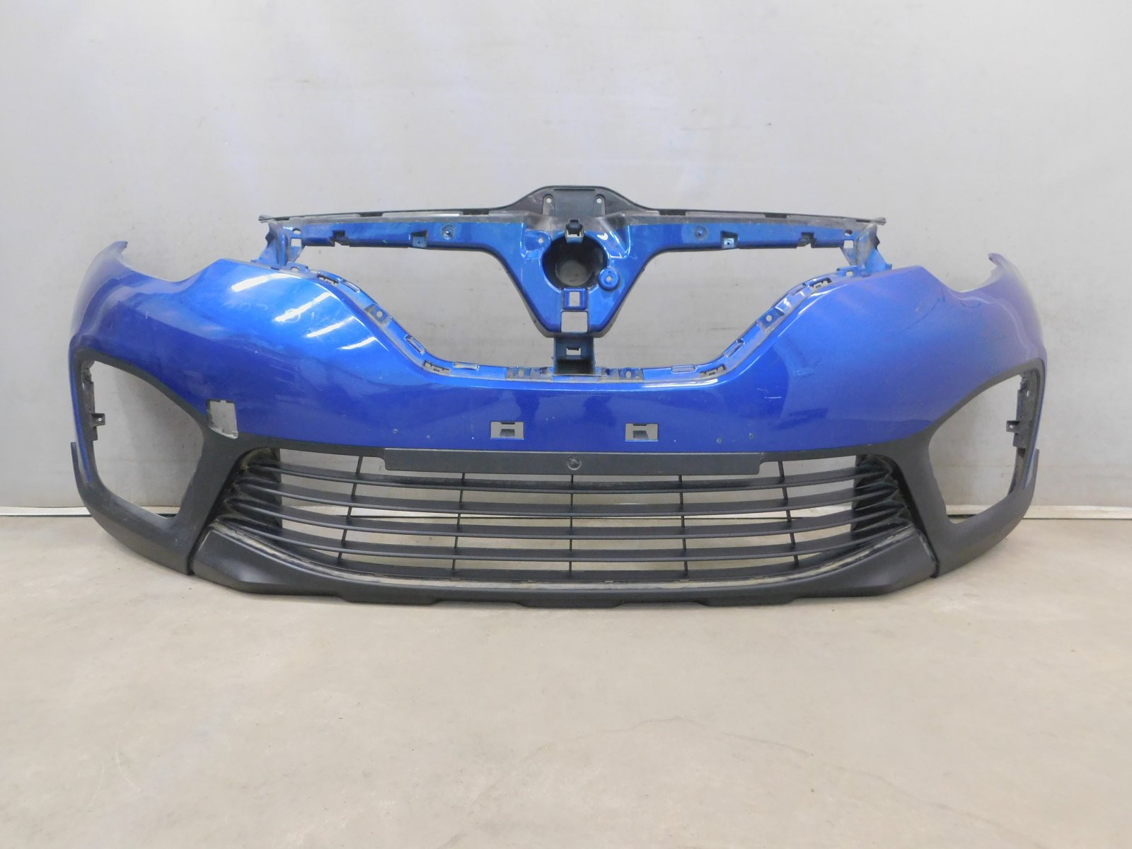 Бампер передний Renault Kaptur 2016>