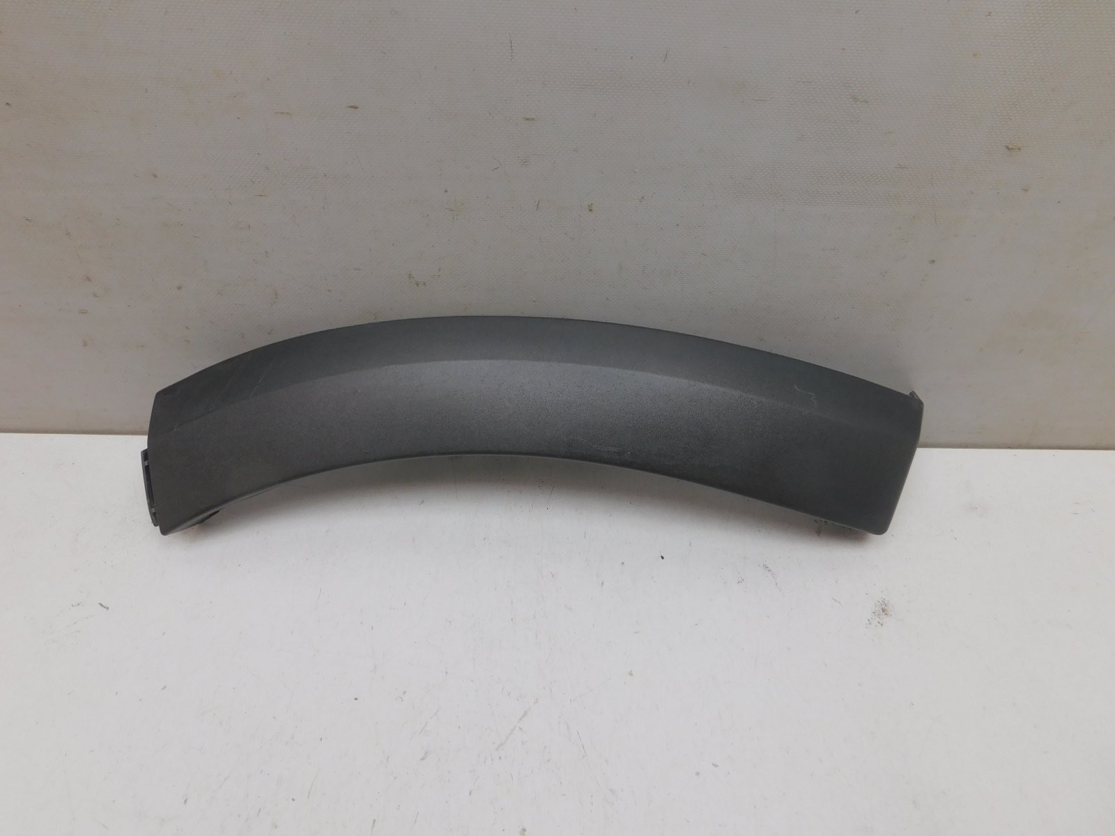 Накладка переднего бампера Renault Sandero 2014>