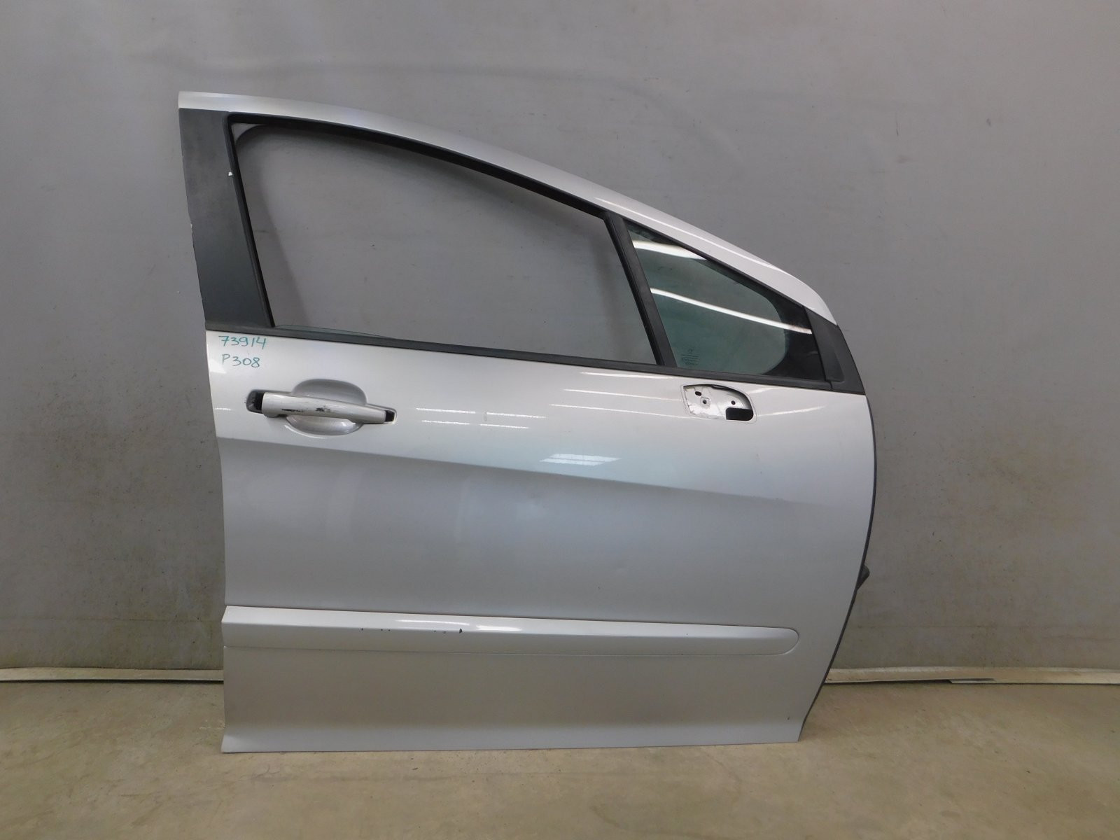 Дверь передняя правая Peugeot 308 2007>