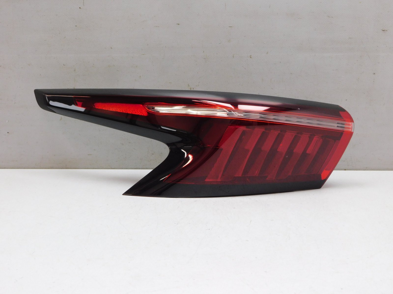 Фонарь задний наружный левый Omoda C5 2022>