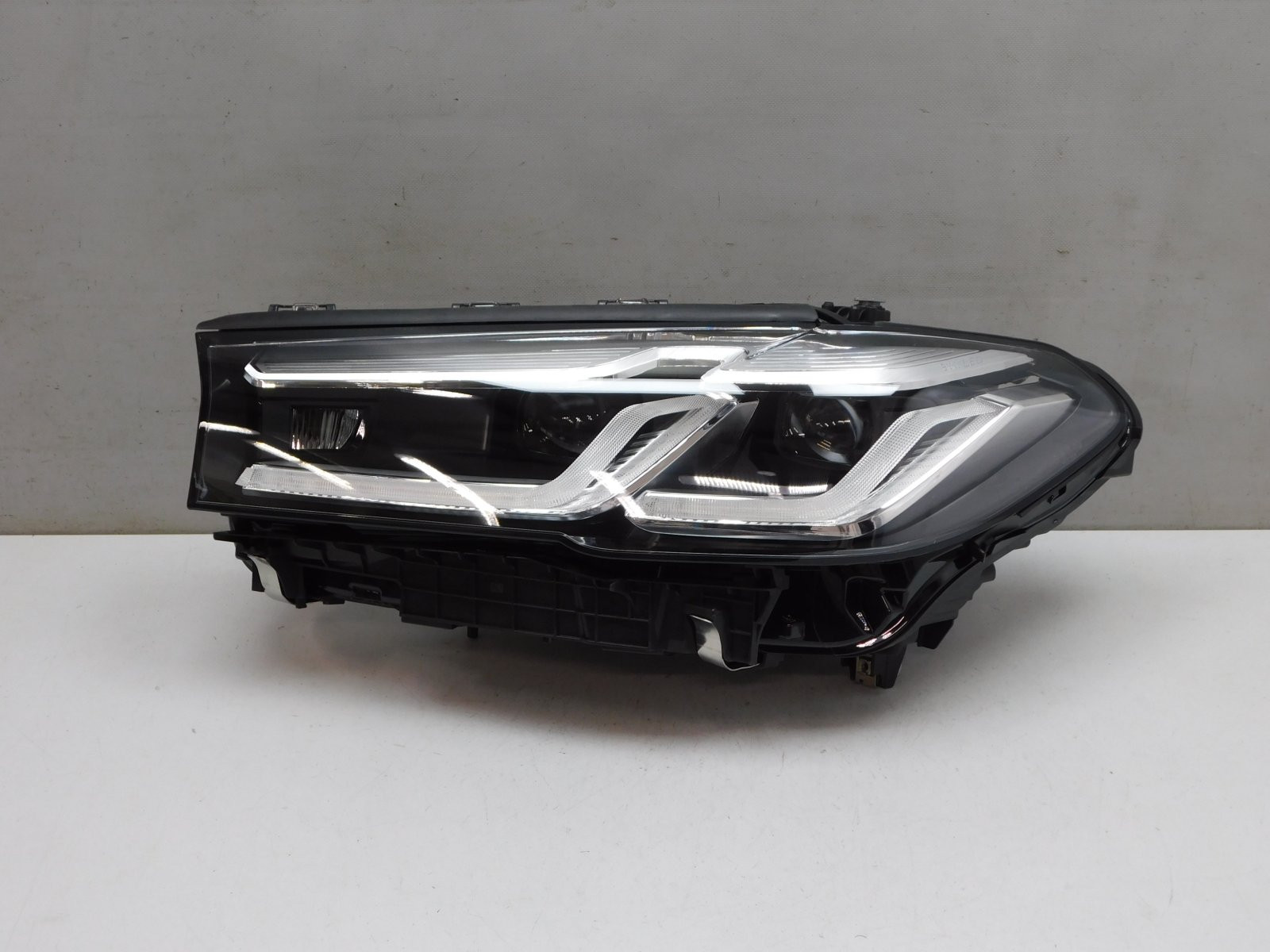 Фара левая BMW 5-серия G30 2016>