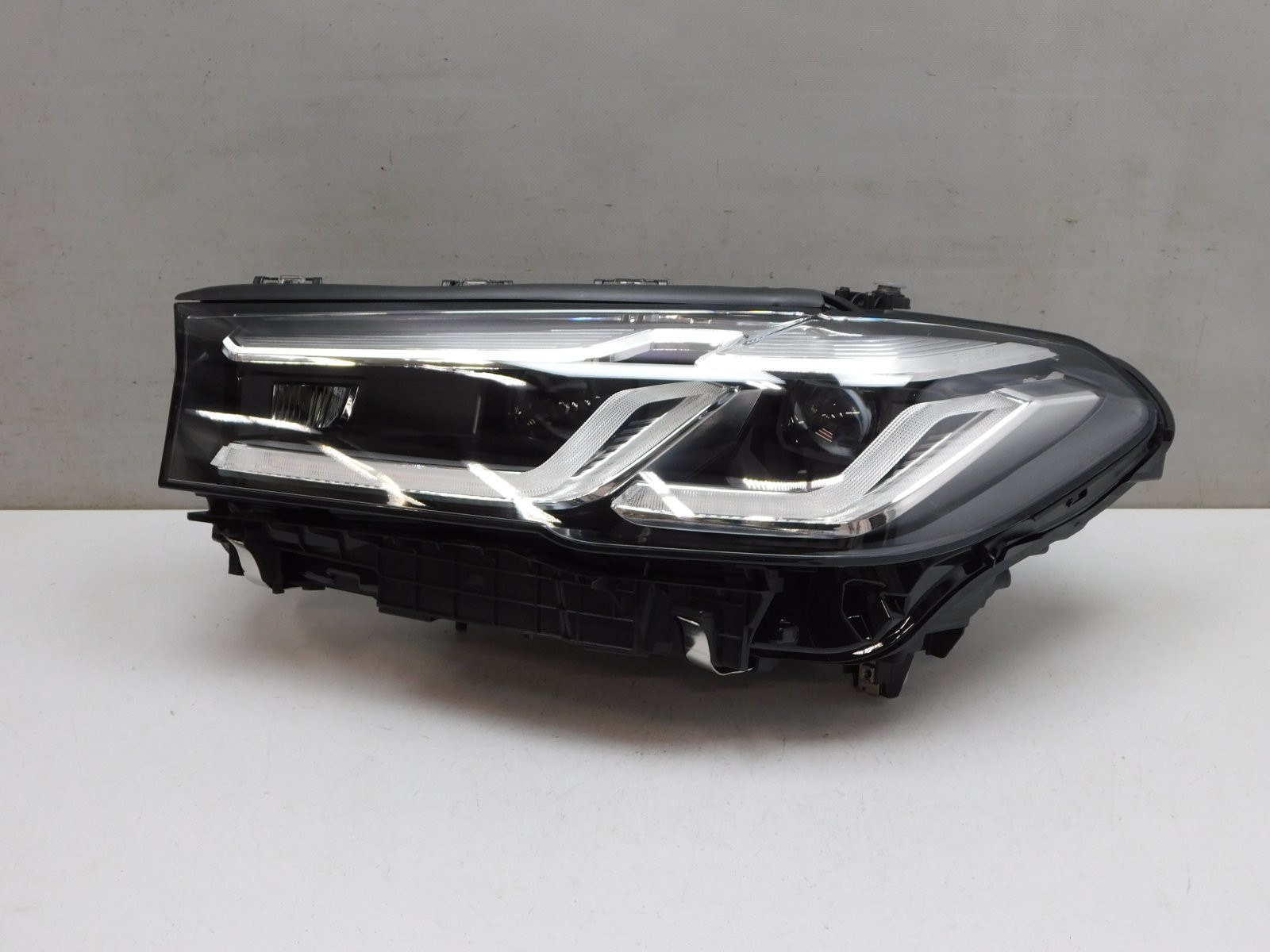 Фара левая BMW 5-серия G30 2016>