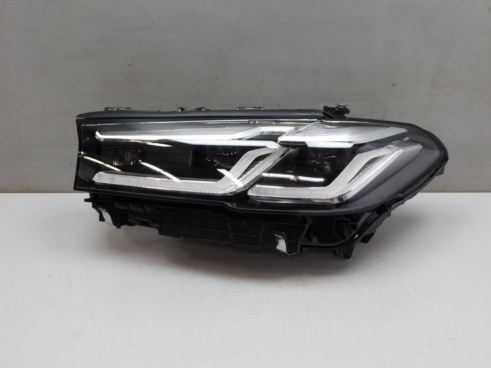 Фара левая BMW 5-серия G30 2016>