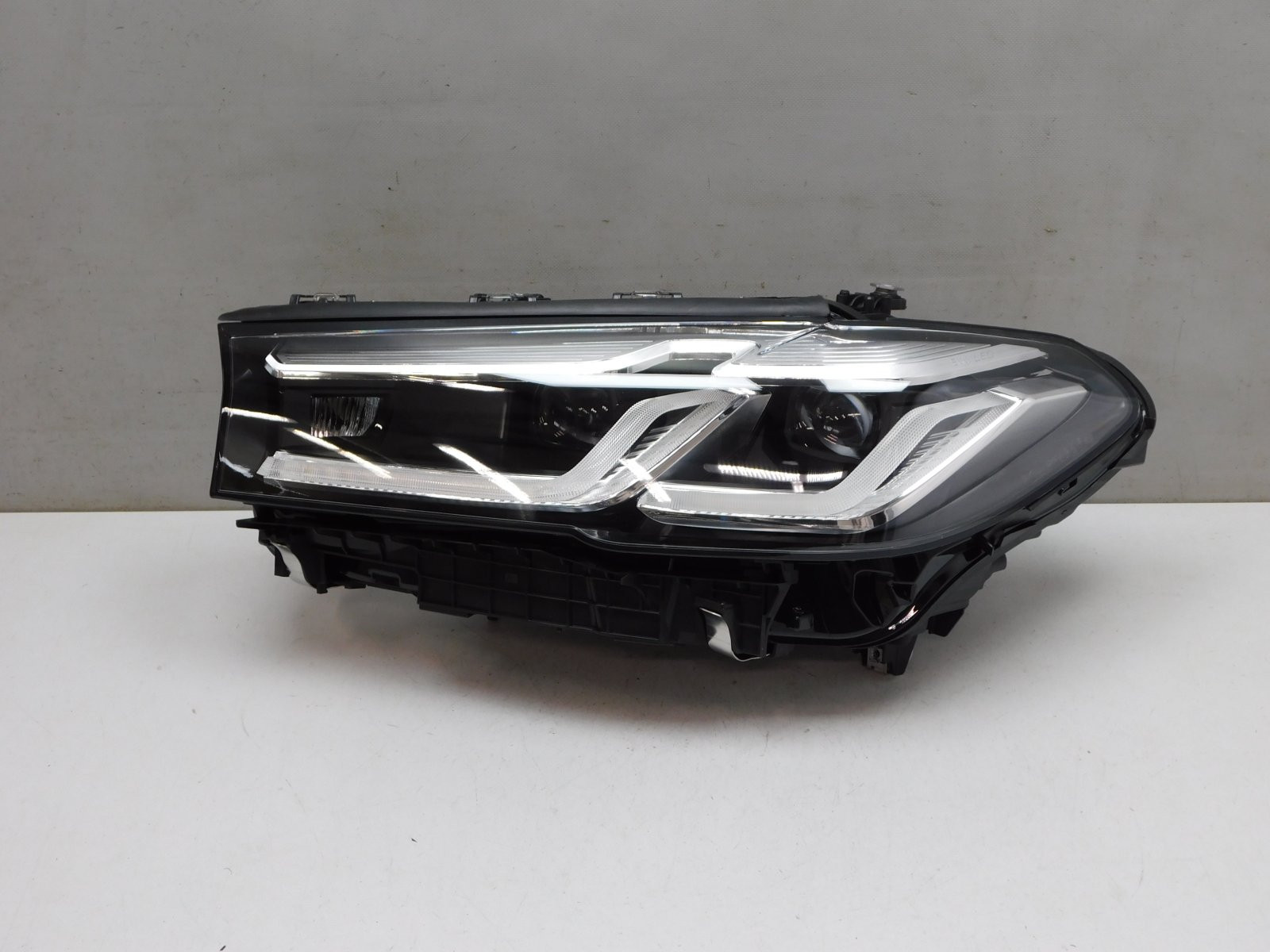 Фара левая BMW 5-серия G30 2016>