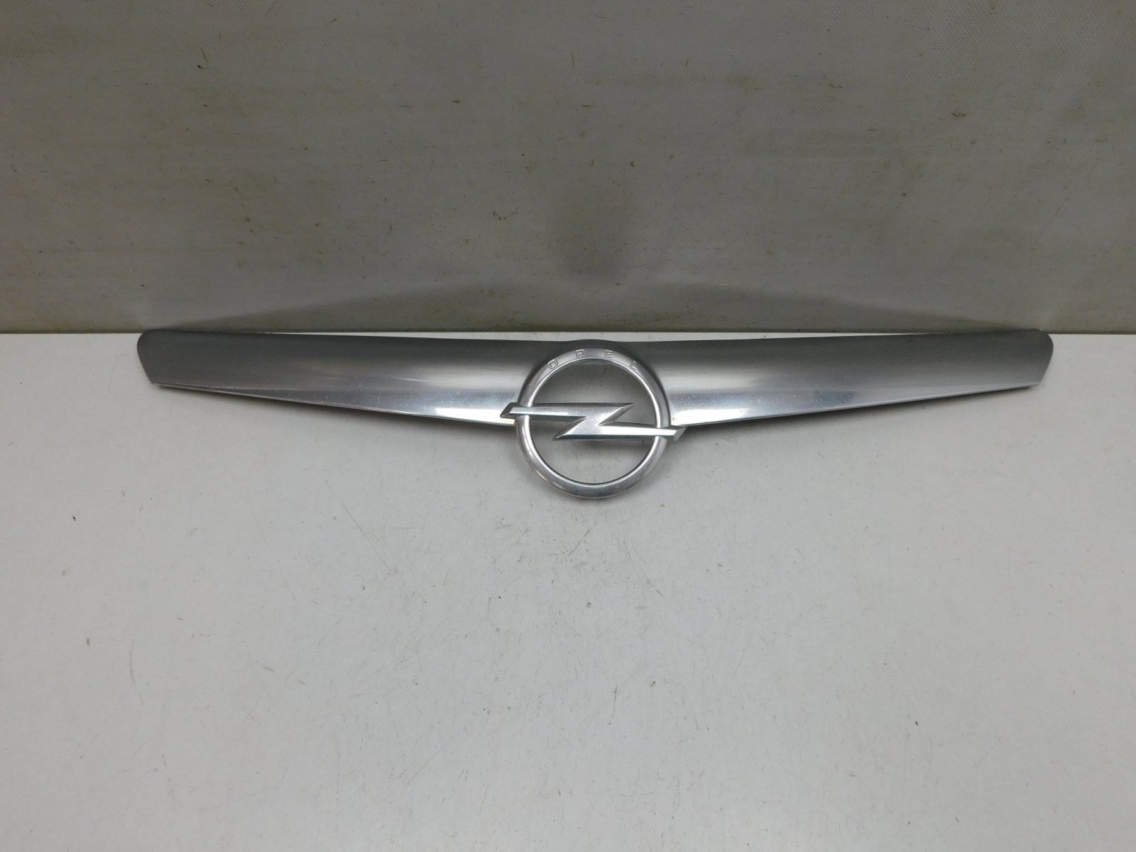 Накладка на решетку радиатора Opel Astra J 2010>