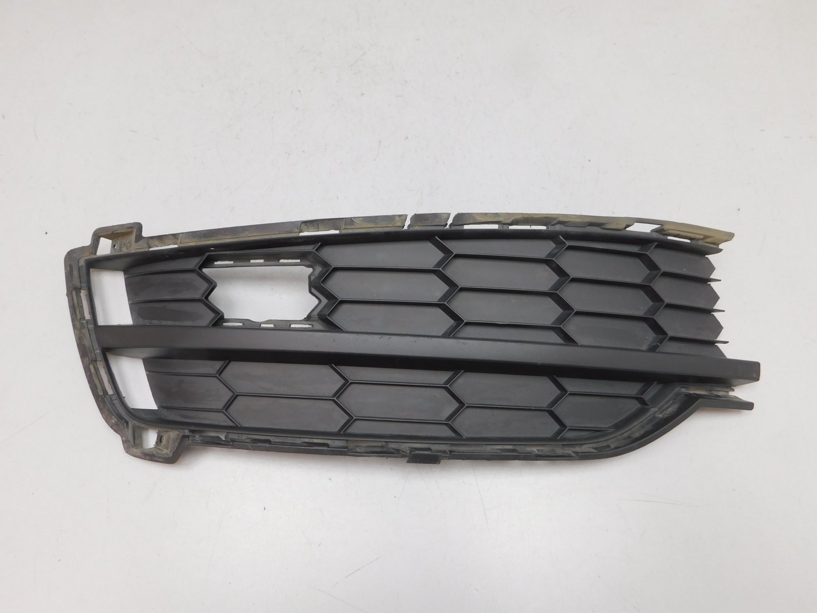 Решетка в бампер левая Skoda Karoq 2017>