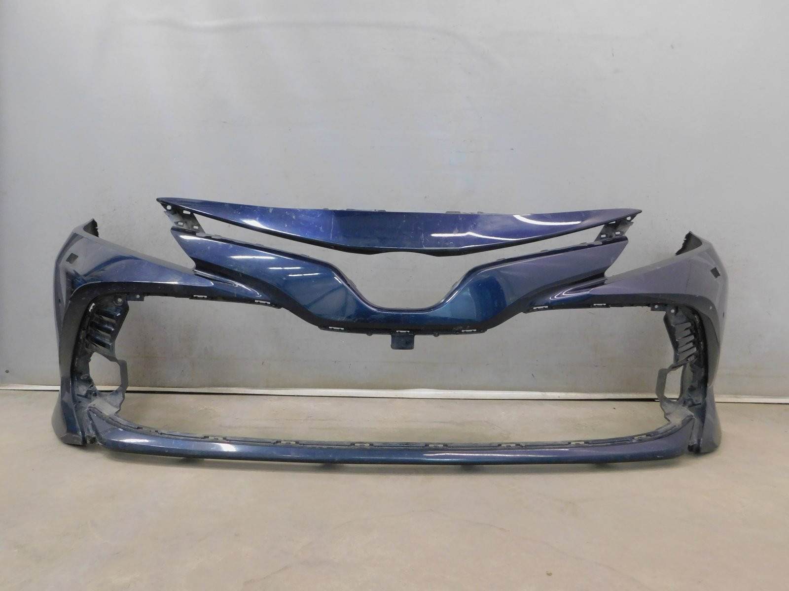 Бампер передний Toyota Camry V70 2017>