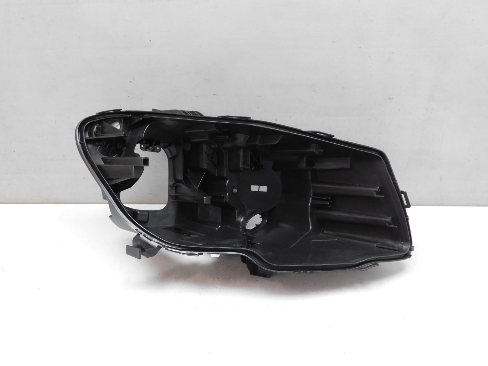 Корпус фары правой Mercedes-Benz CLA-Klasse C117 2013>