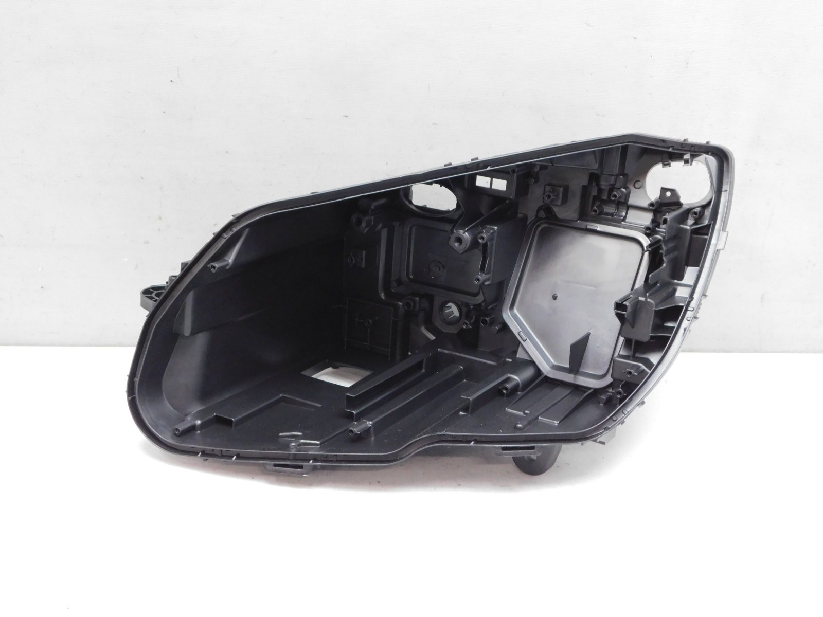 Корпус фары левой Mercedes-Benz C-Klasse W205 2013>