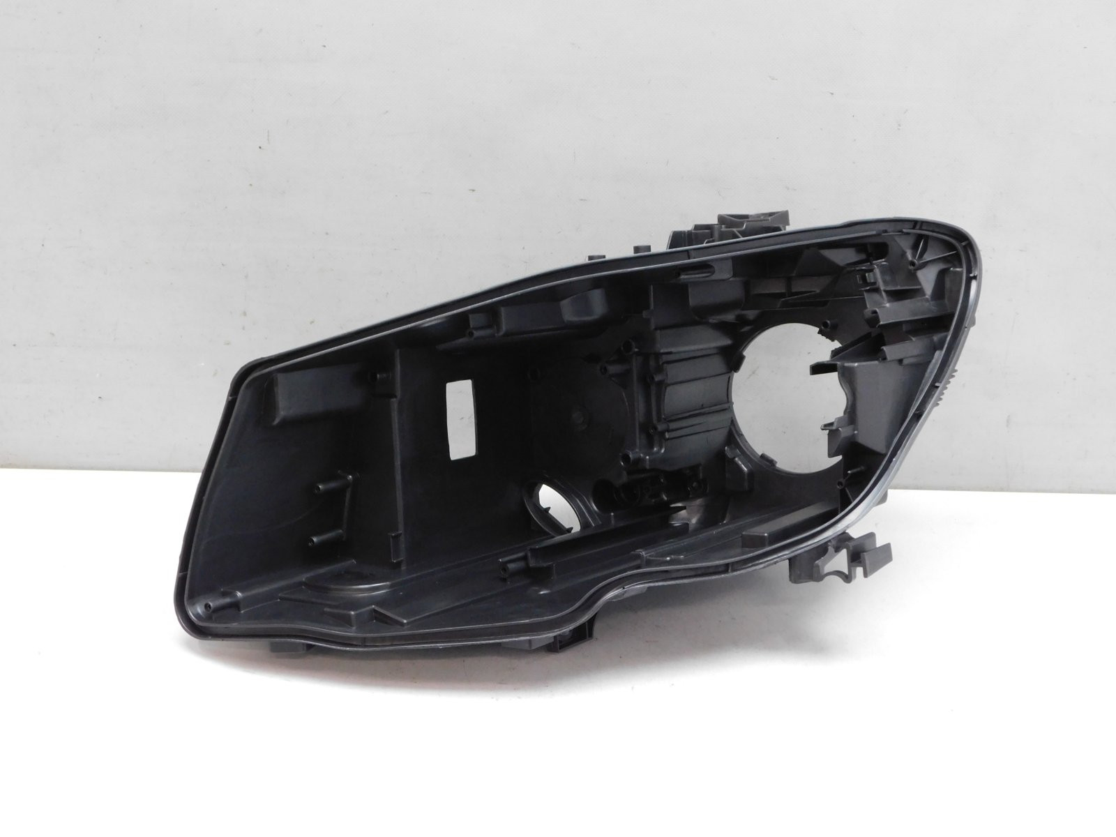 Корпус фары левой Mercedes-Benz CLA-Klasse C117 2013>