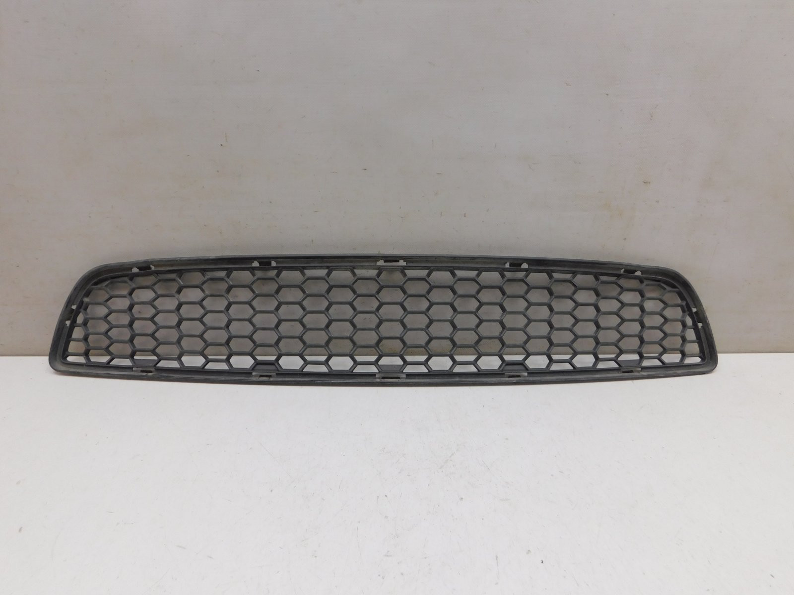 Решетка в бампер центральная BMW X1 E84 2009-2015