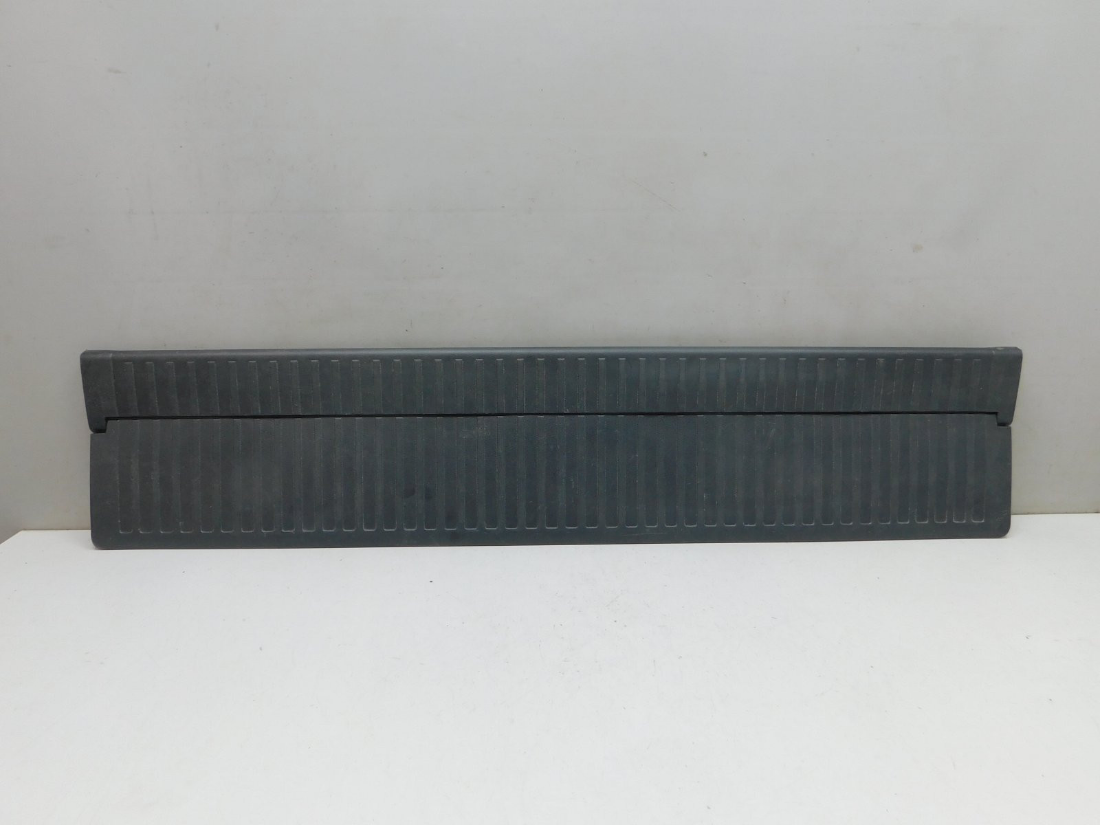 Обшивка пола багажника Toyota Land Cruiser (200) 2008>