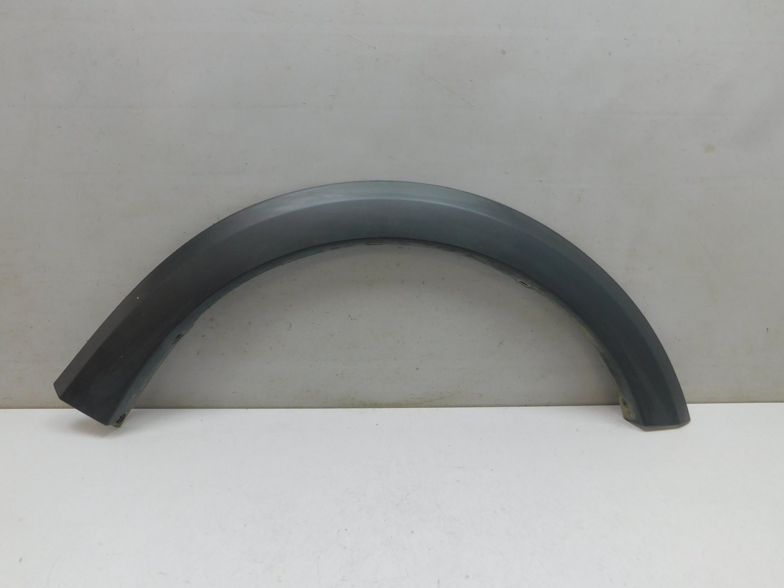 Накладка крыла переднего правого Renault Sandero 2014>