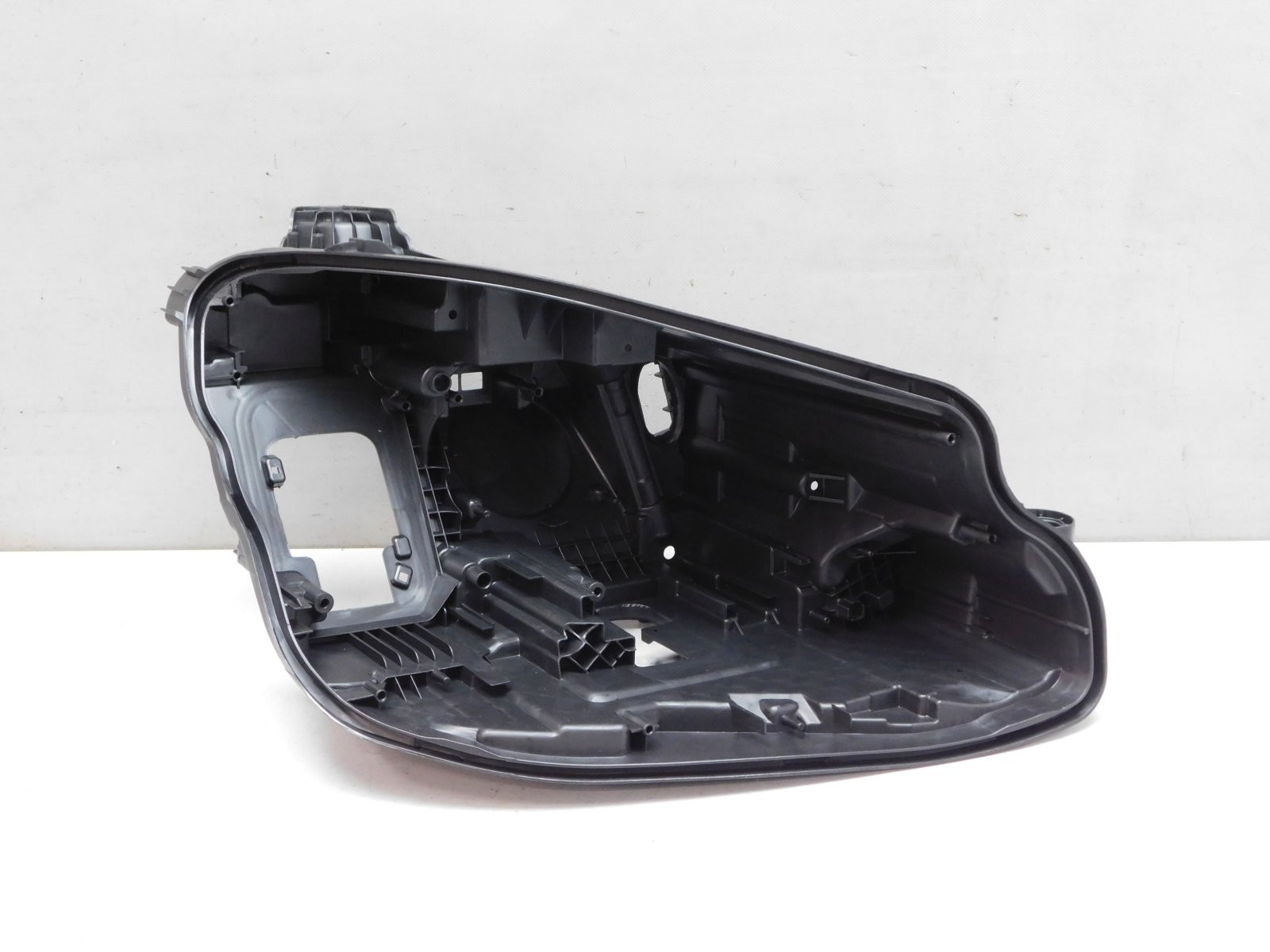 Корпус фары правой Mercedes-Benz E-Klasse W213 2016>