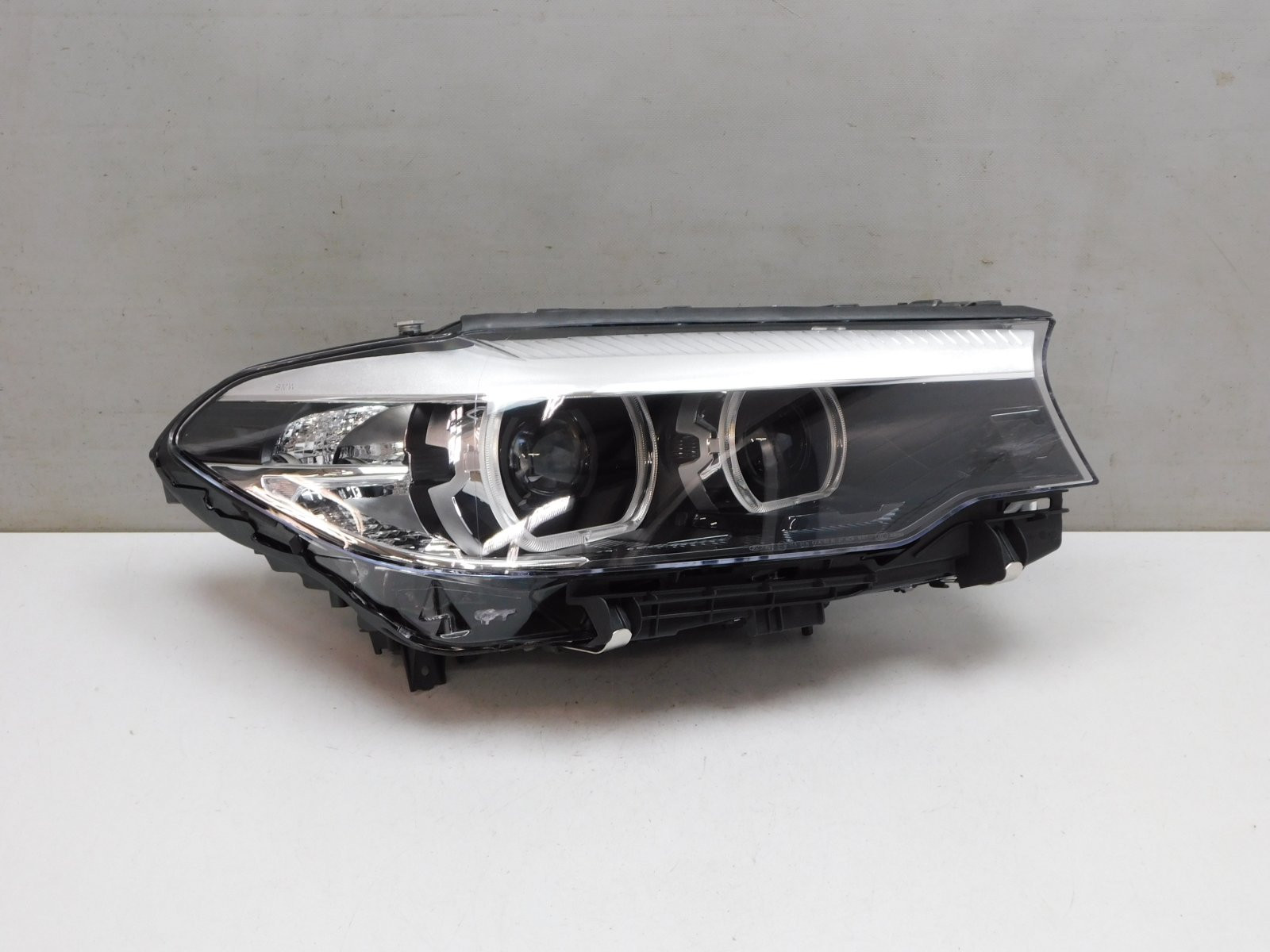 Фара правая BMW 5-серия G30 2016>