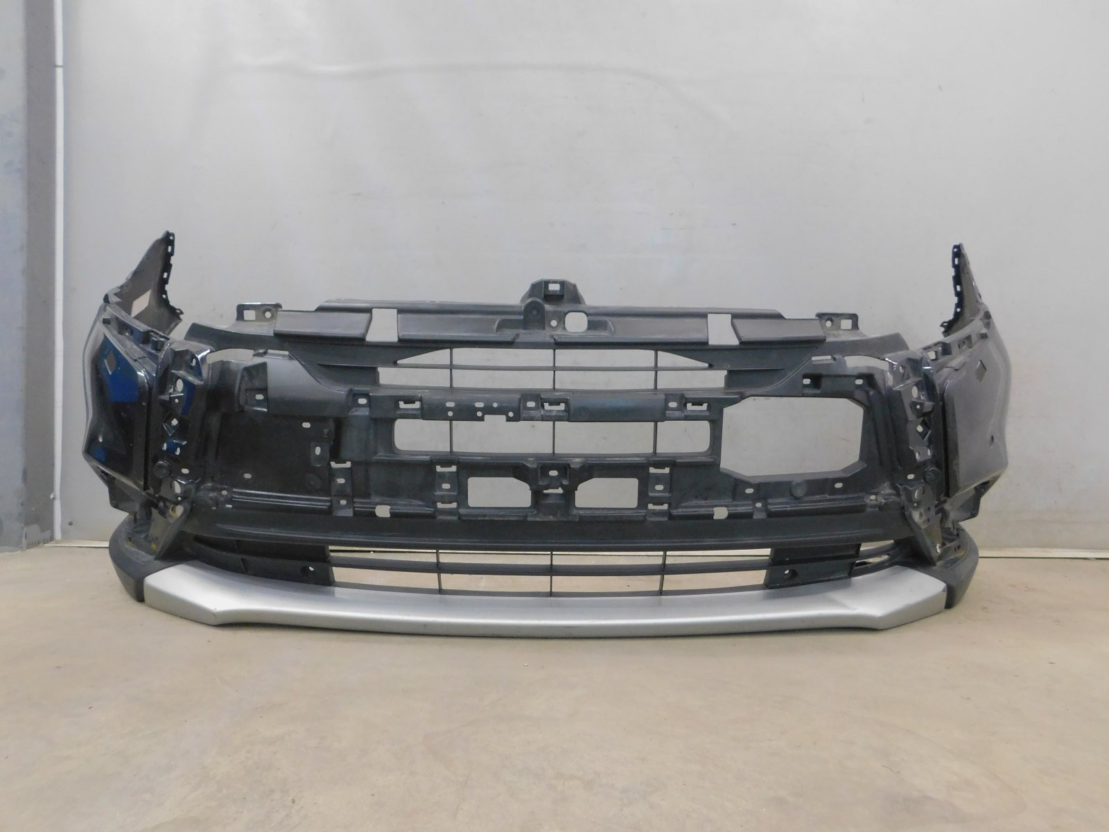 Бампер передний Mitsubishi Outlander 2012>