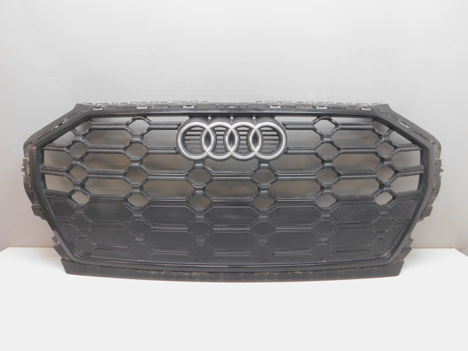 Решетка радиатора Audi Q5 2017>