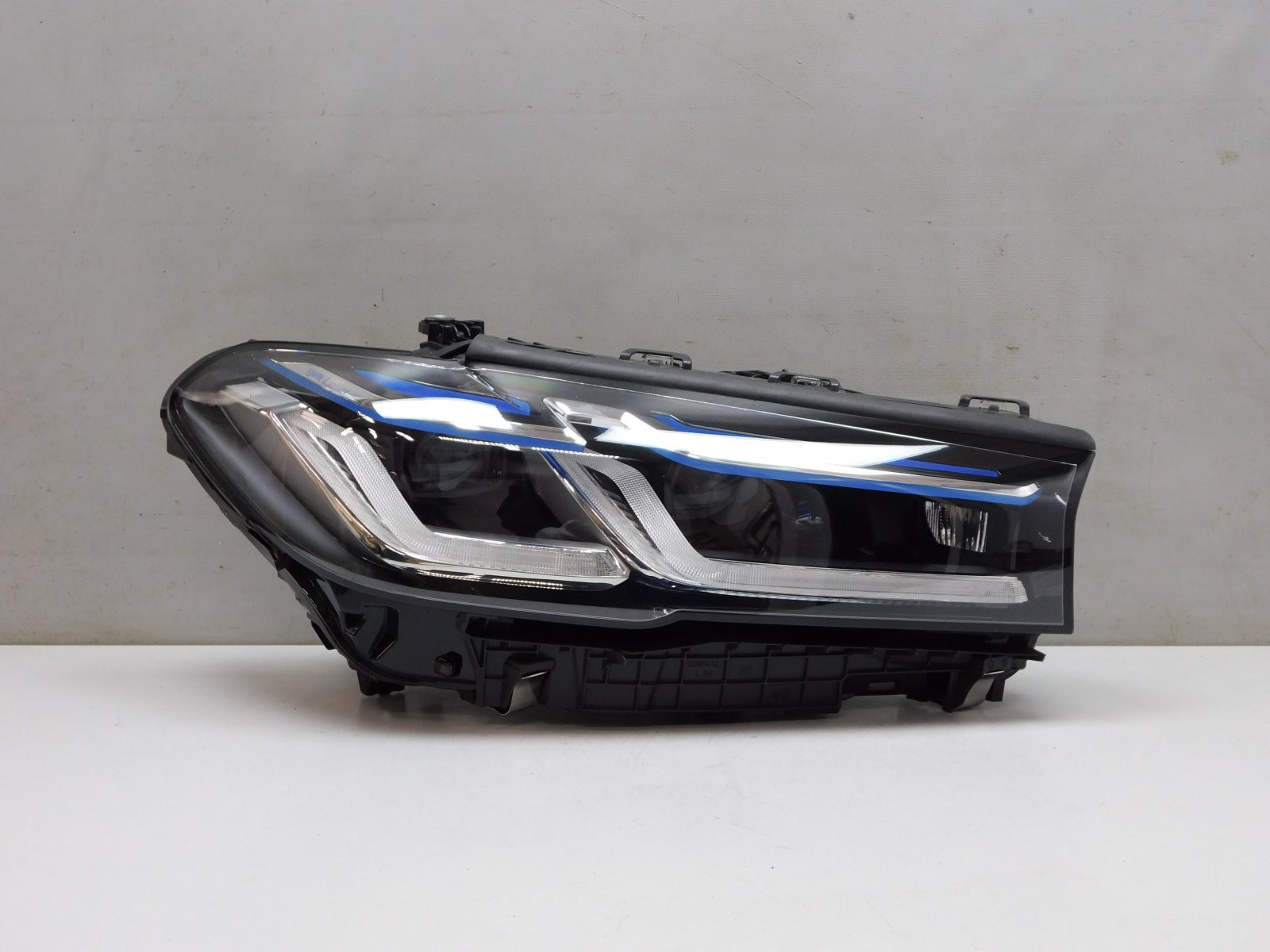 Фара правая BMW 5-серия G30 2016>