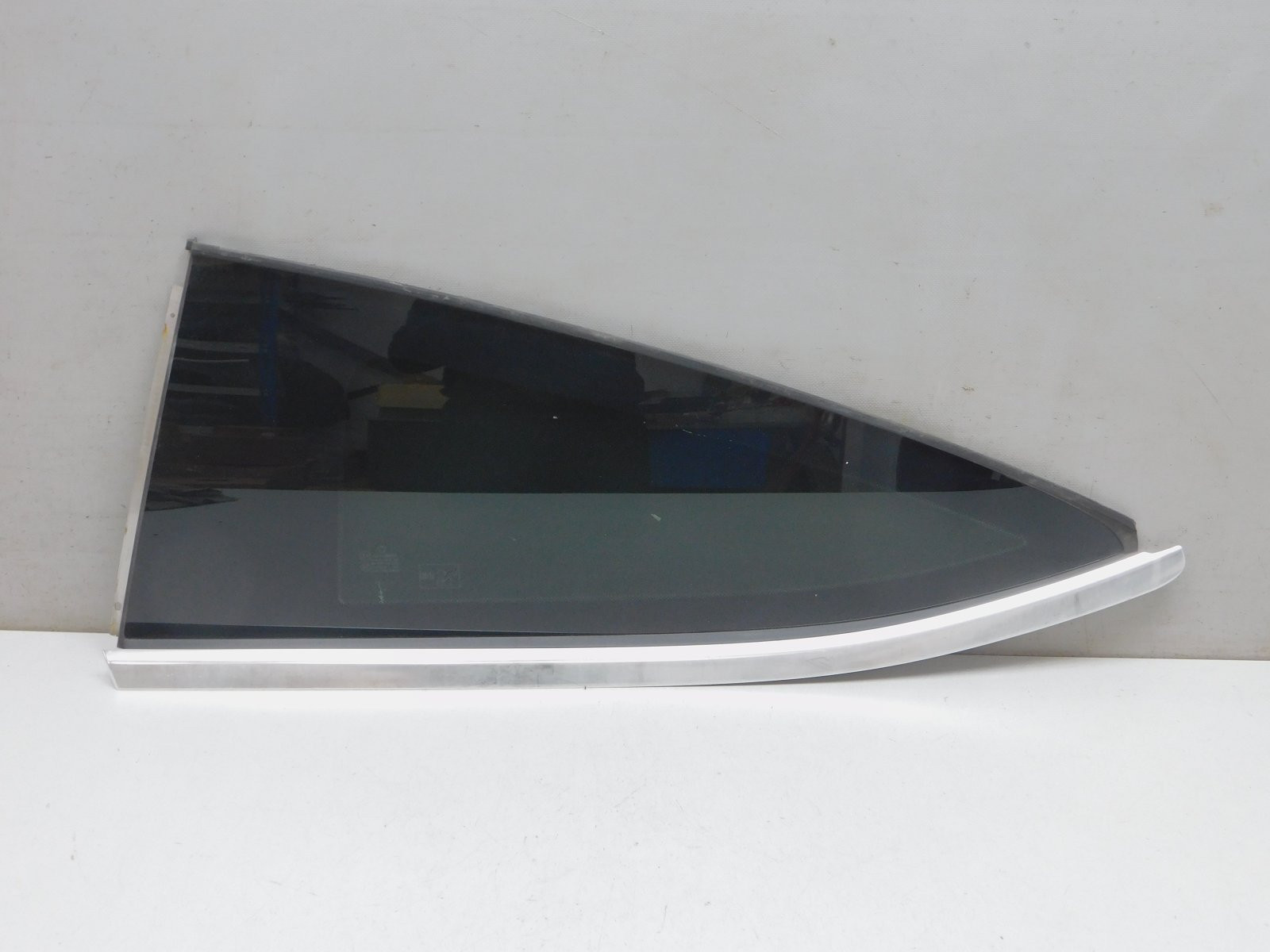 Стекло кузовное глухое левое Mercedes-Benz C-Klasse W205 2013>