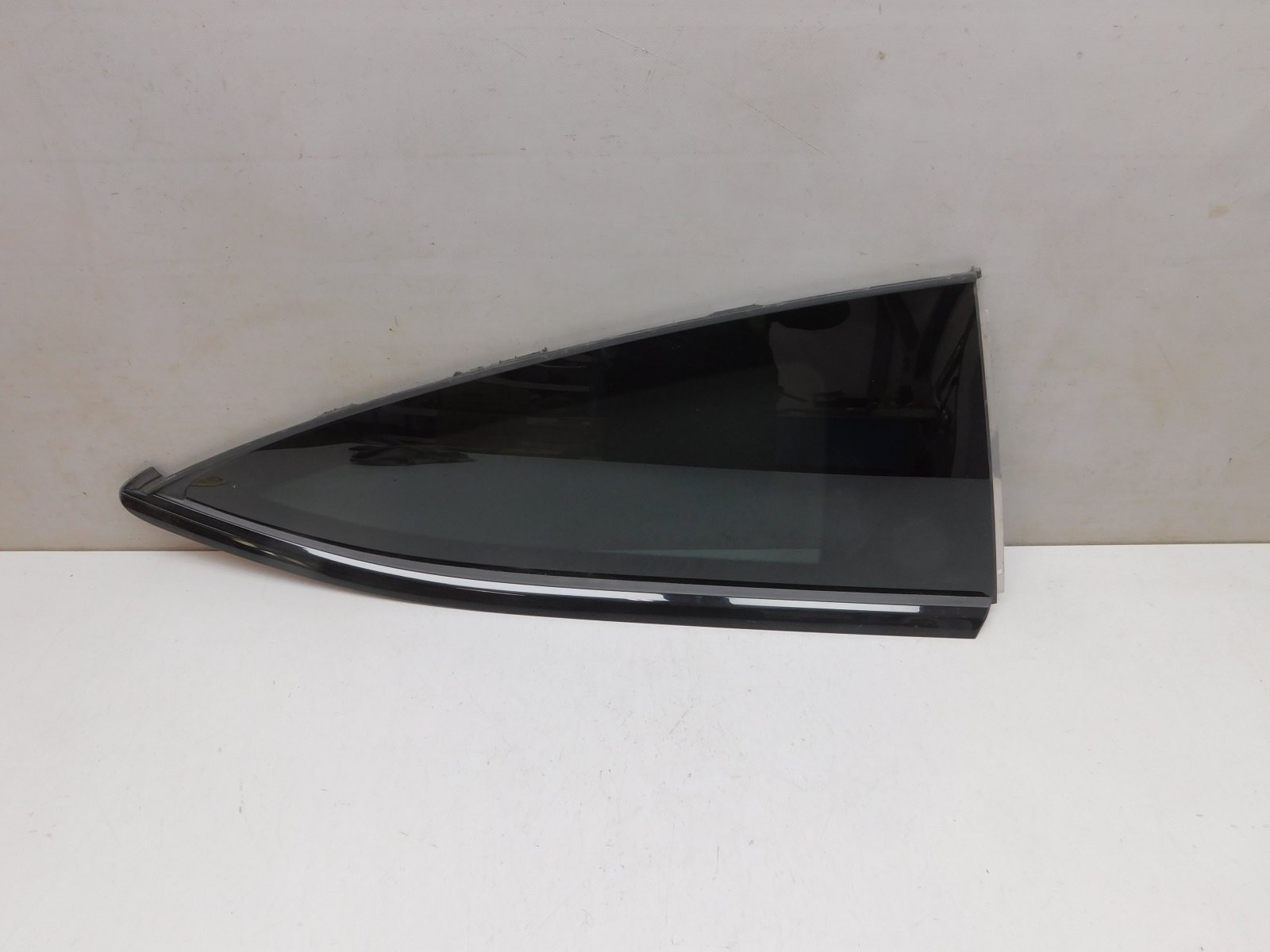 Стекло кузовное глухое правое Mercedes-Benz C-Klasse W205 2013>