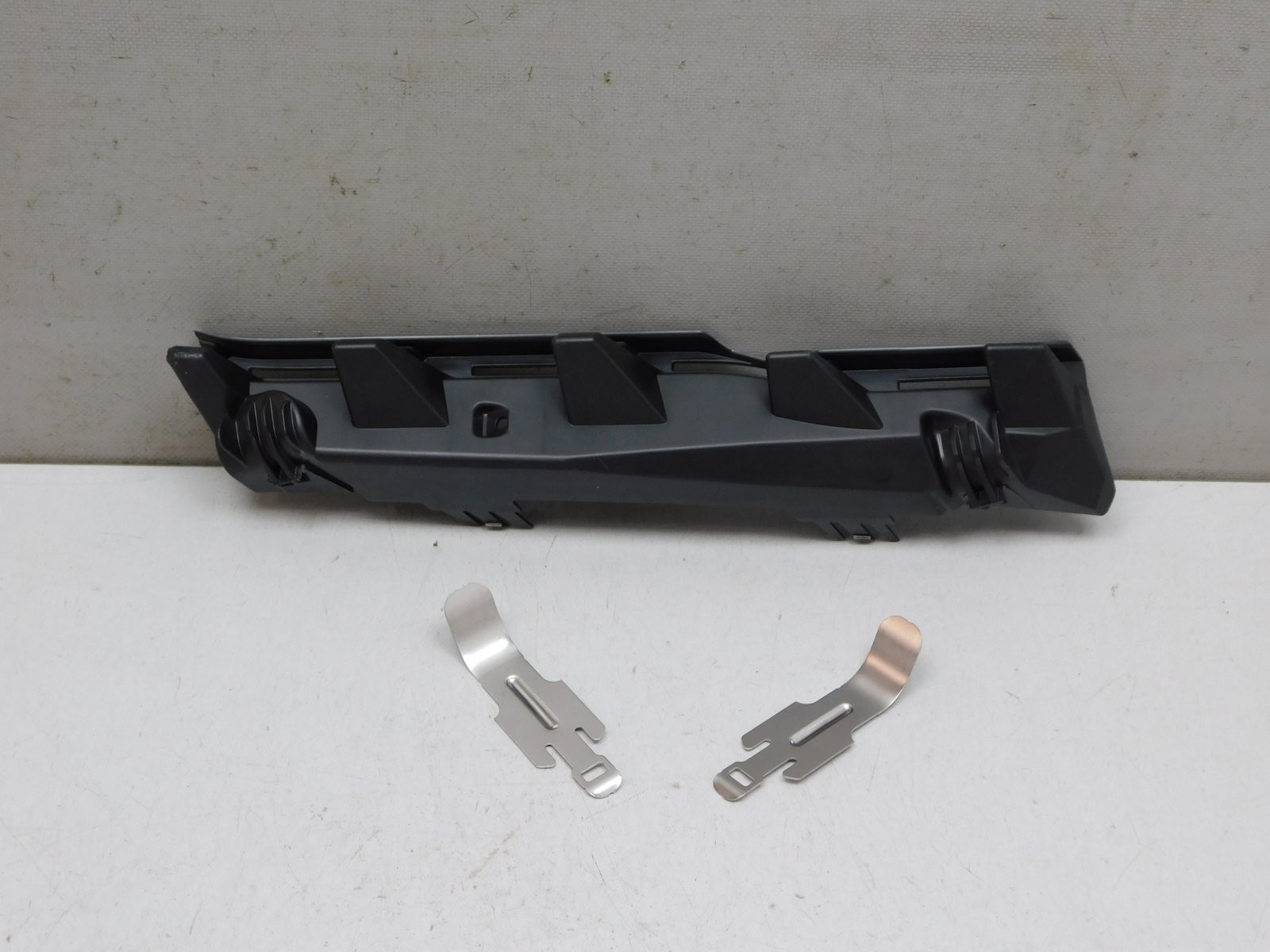 Крепеж фары BMW X5 G05 2018>