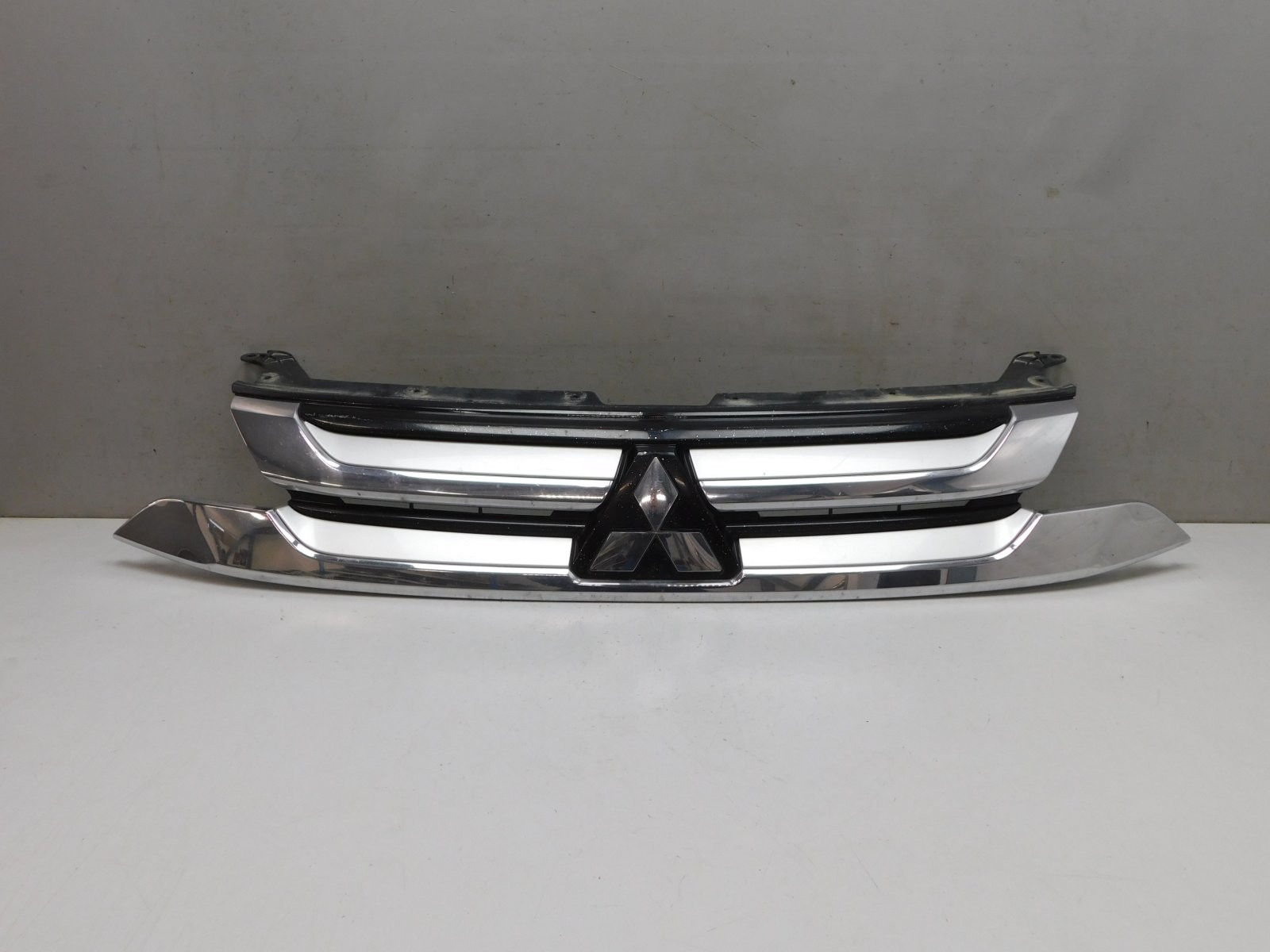 Решетка радиатора Mitsubishi Outlander 2012>