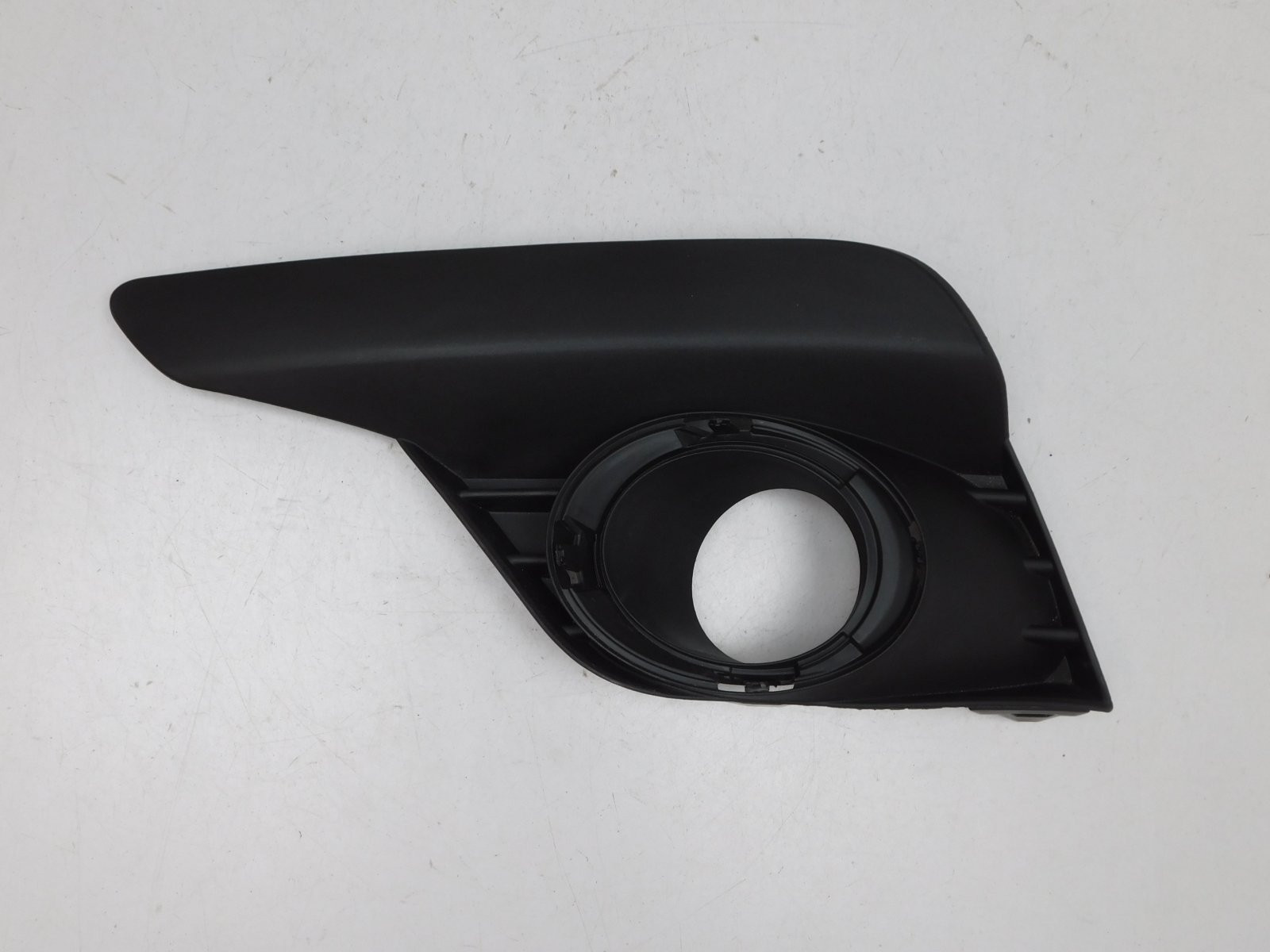 Решетка в бампер левая Renault Logan II 2014>