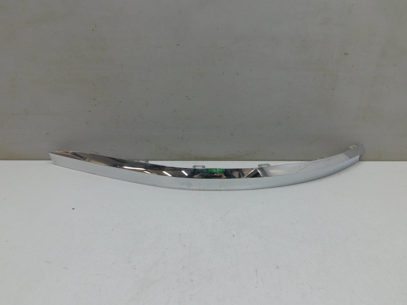 Молдинг заднего бампера Volkswagen Touareg 2018>