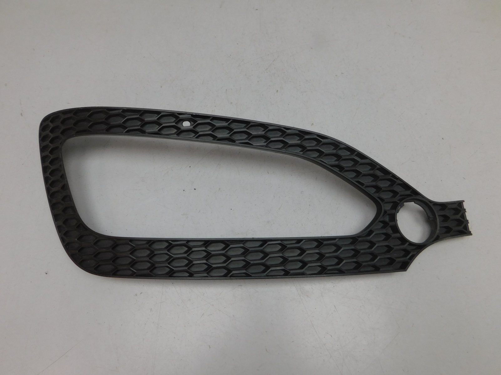 Решетка в бампер правая Hyundai Santa Fe 2012-2018