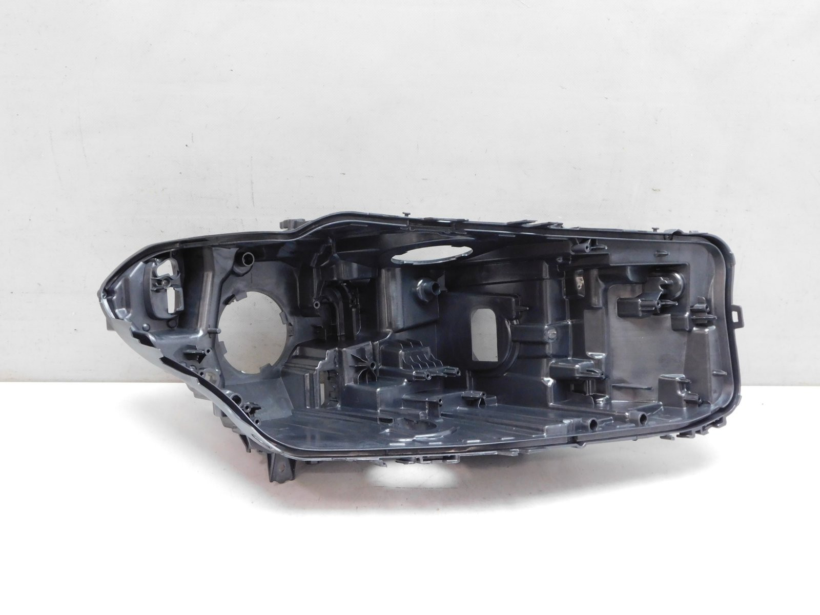 Корпус фары правой BMW 5-серия G30 2016>