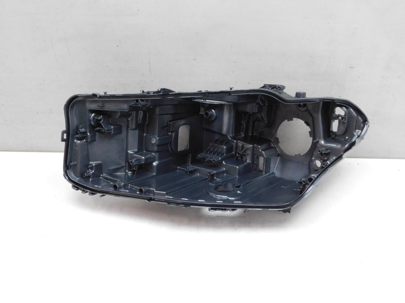 Корпус фары левой BMW 5-серия G30 2016>