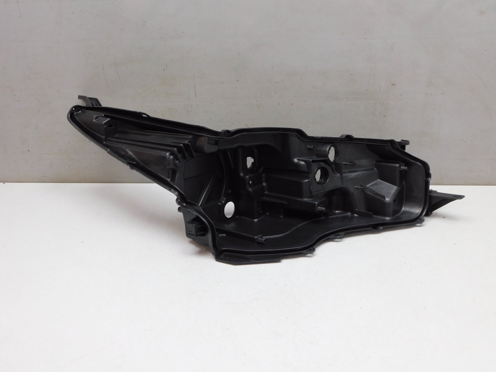 Корпус фары правой Toyota Fortuner 2015>