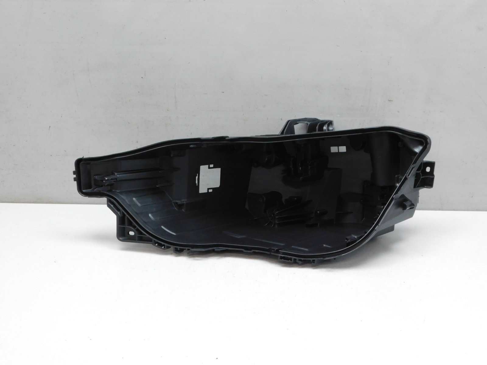 Корпус фары левой Volvo XC60 2017>