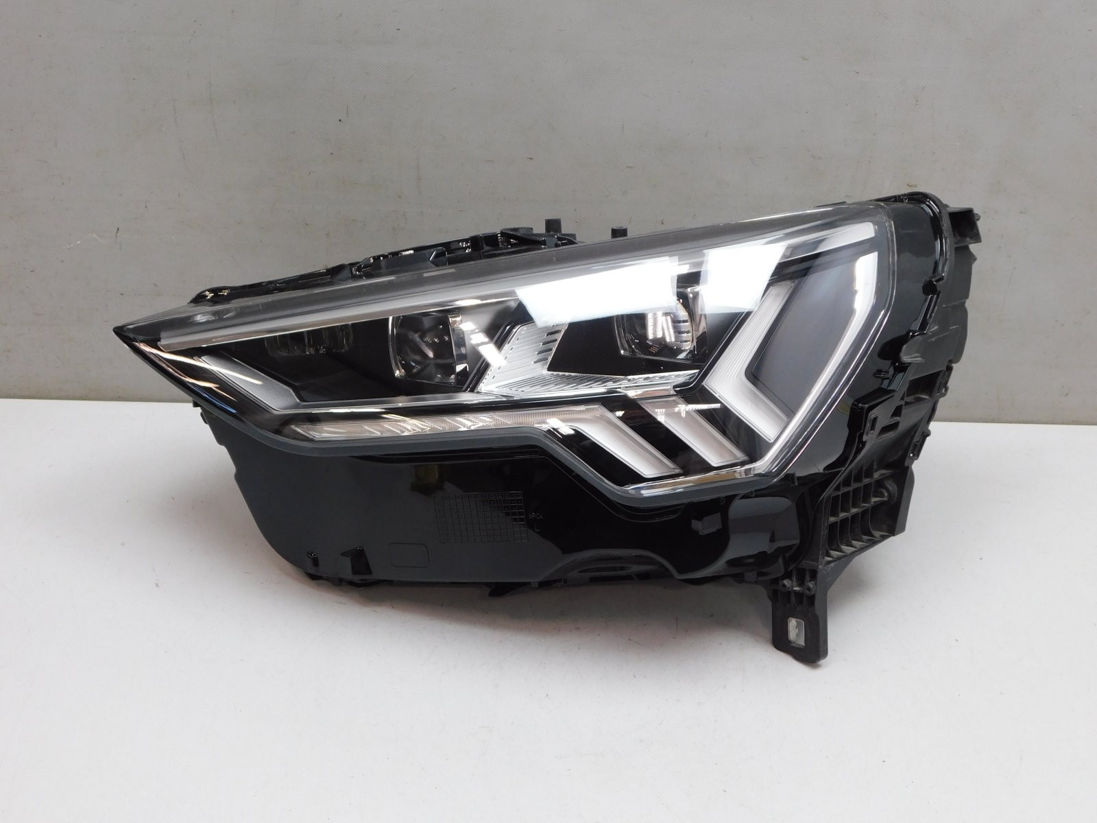 Фара левая Audi Q3 2018>