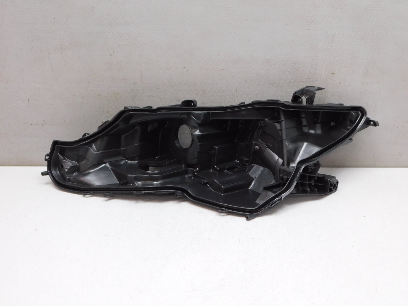Корпус фары левой Toyota Camry V70 2017>