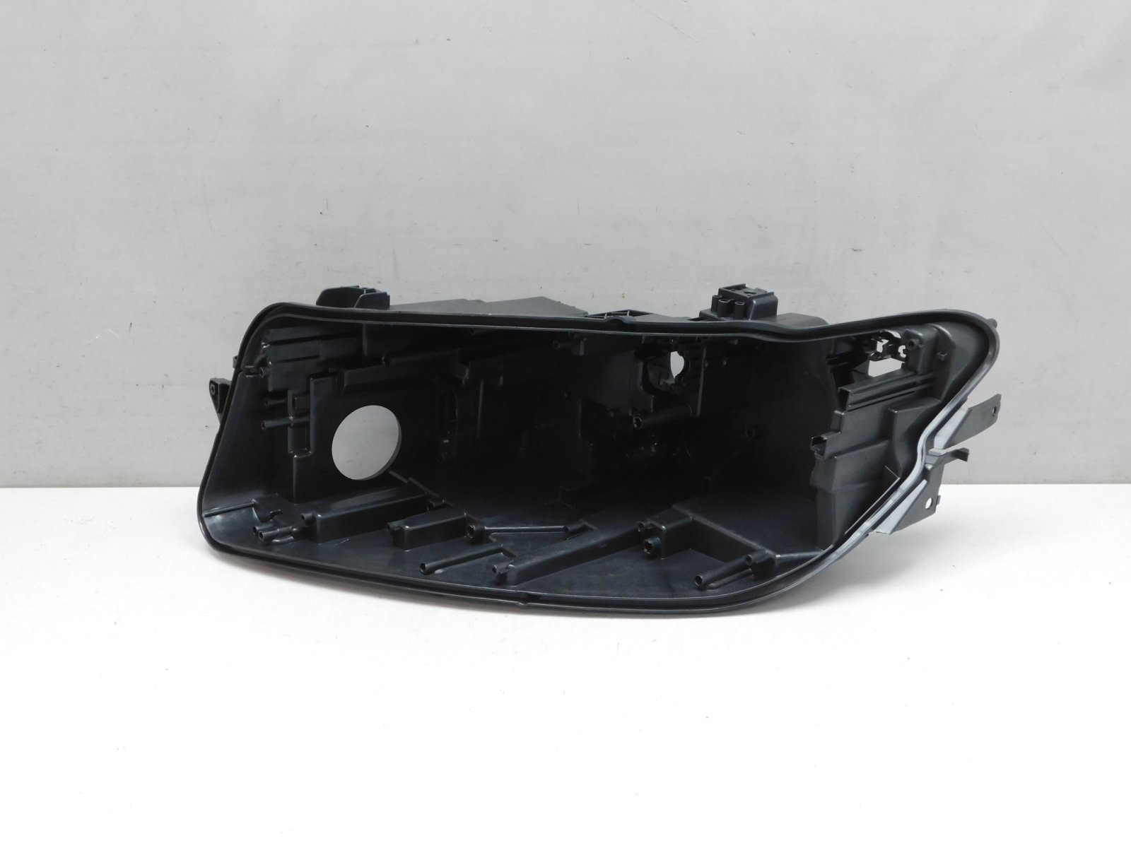 Корпус фары левой Volkswagen Tiguan 2017>