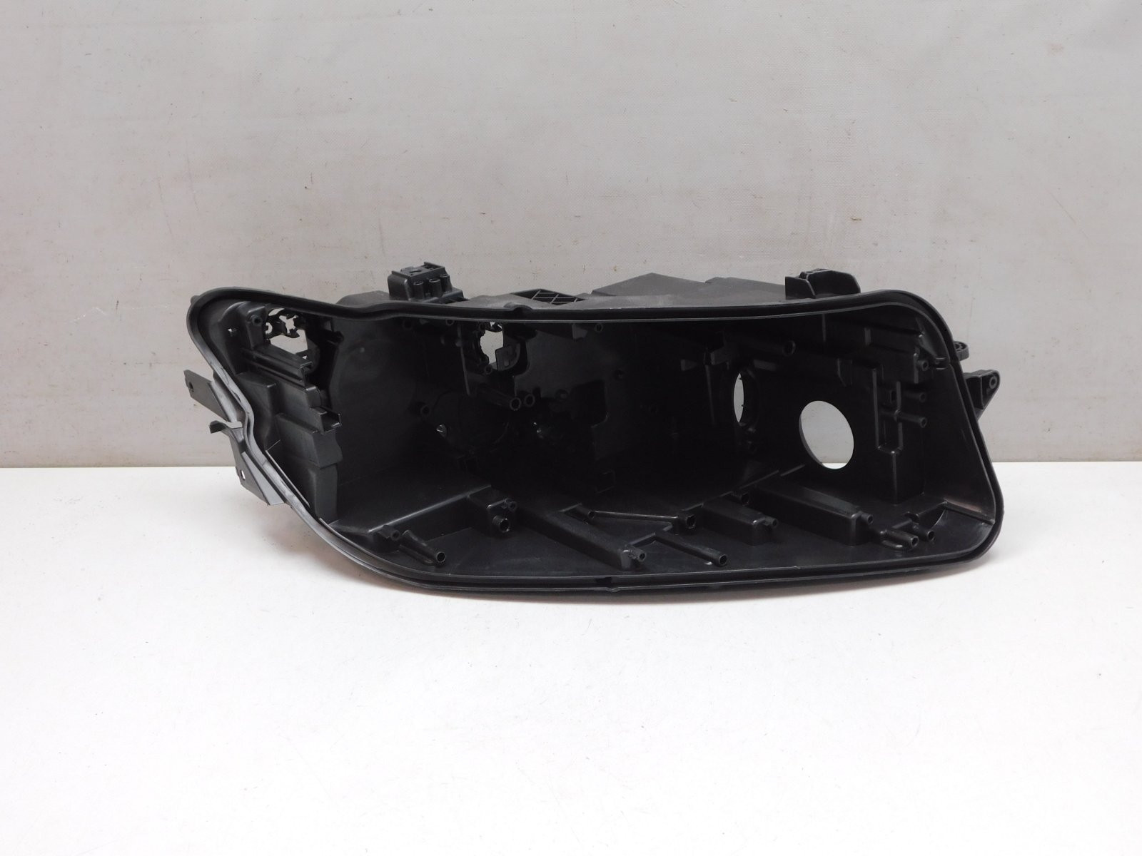 Корпус фары правой Volkswagen Tiguan 2017>