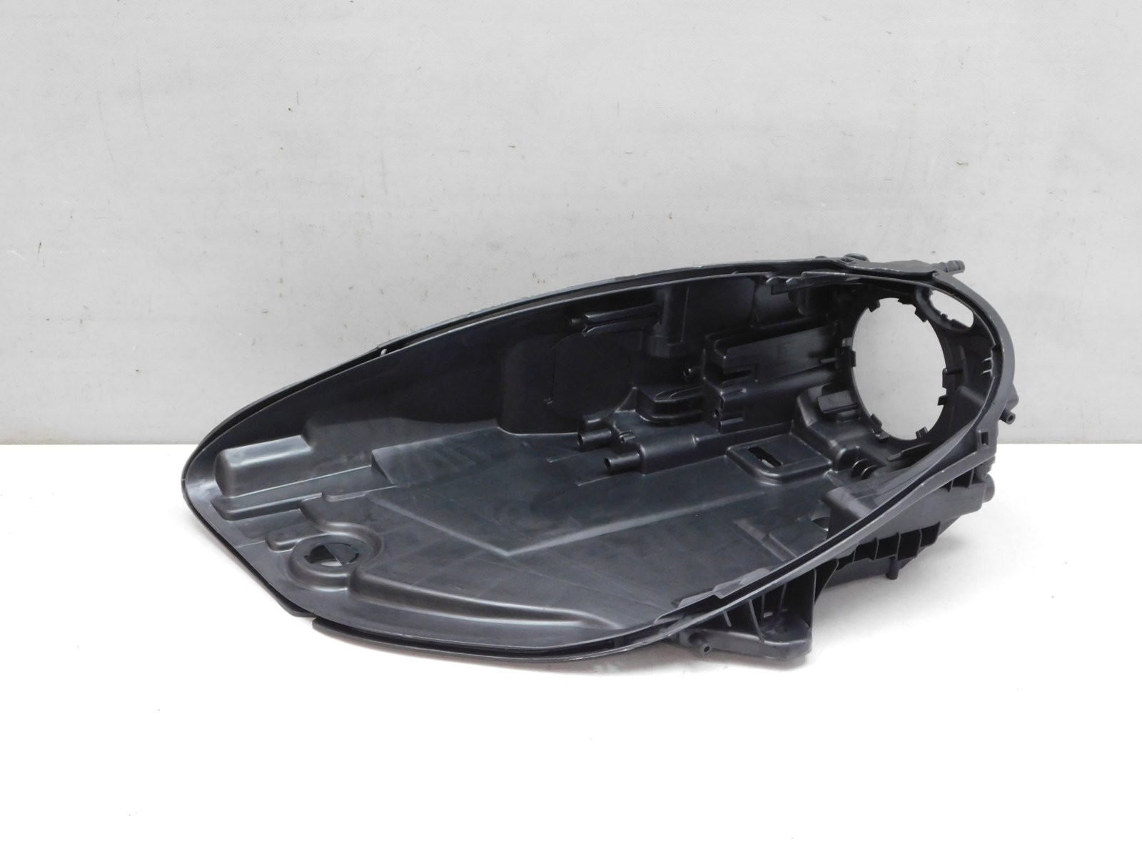 Корпус фары левой Porsche Macan 2014>