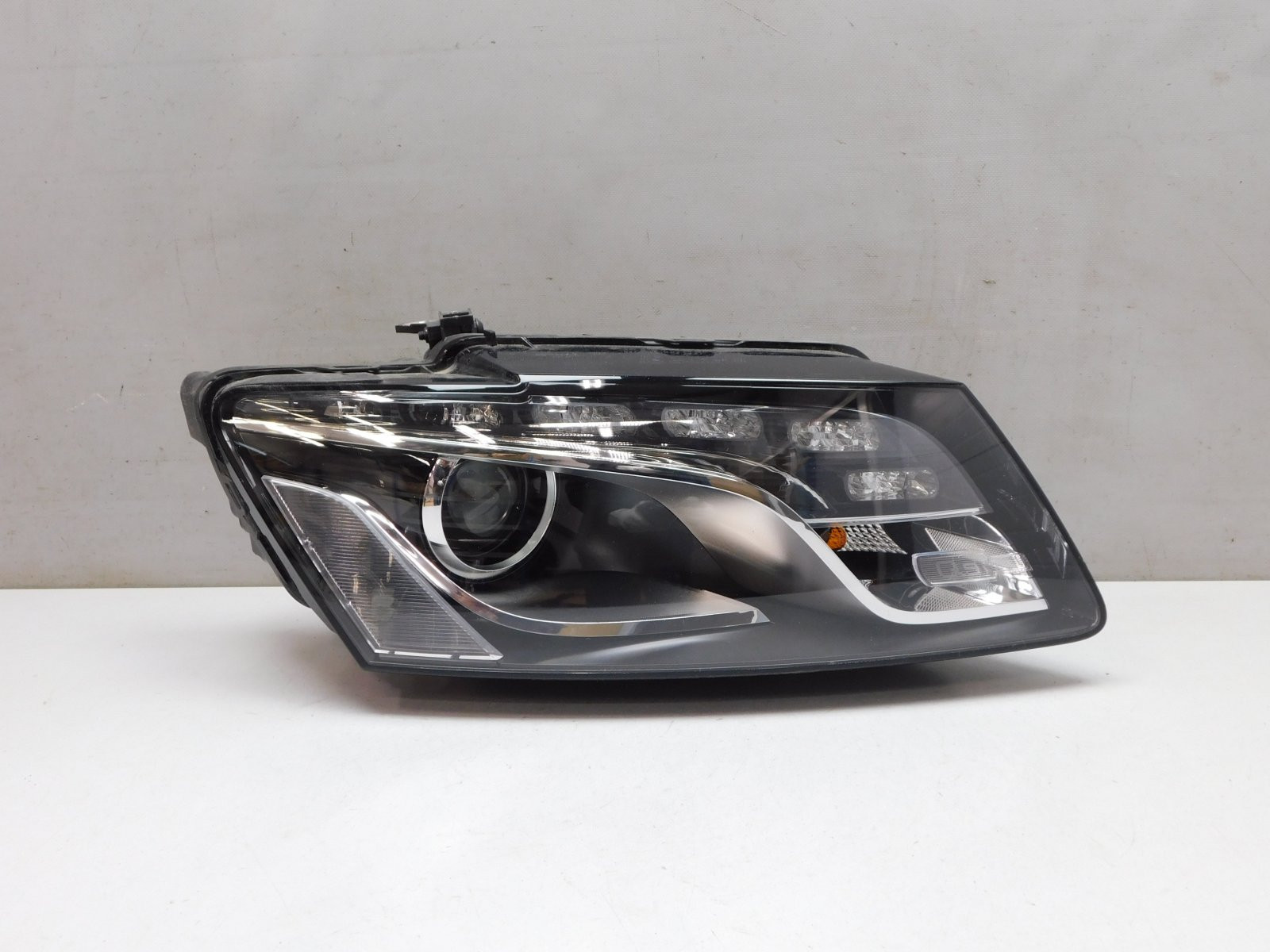 Фара правая Audi Q5 2008-2017