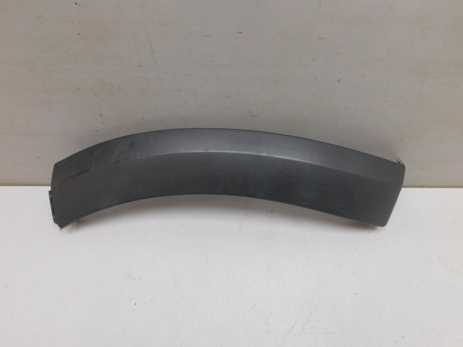 Накладка переднего бампера Renault Sandero 2014>