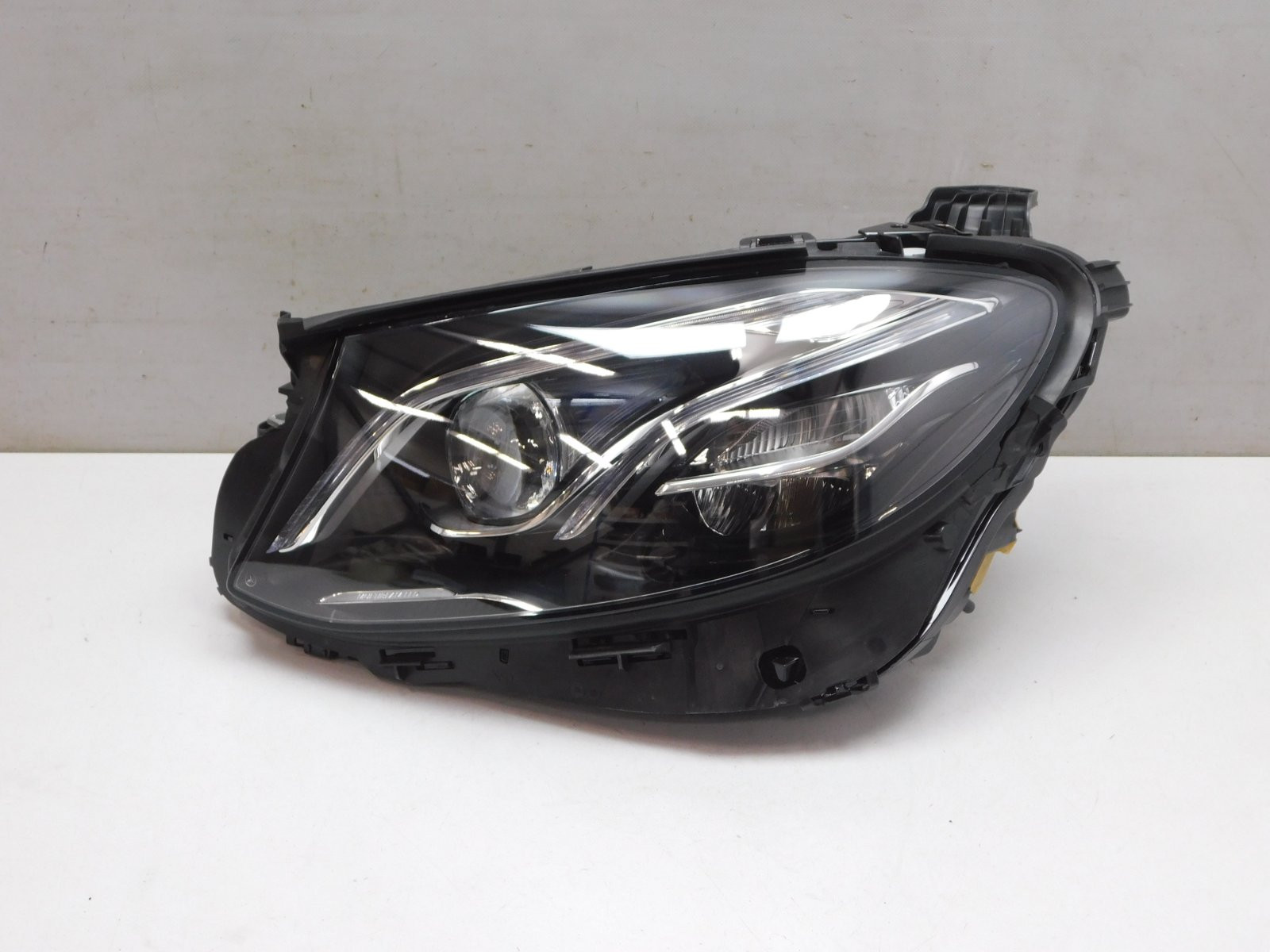 Фара левая Mercedes-Benz E-Klasse W213 2016>