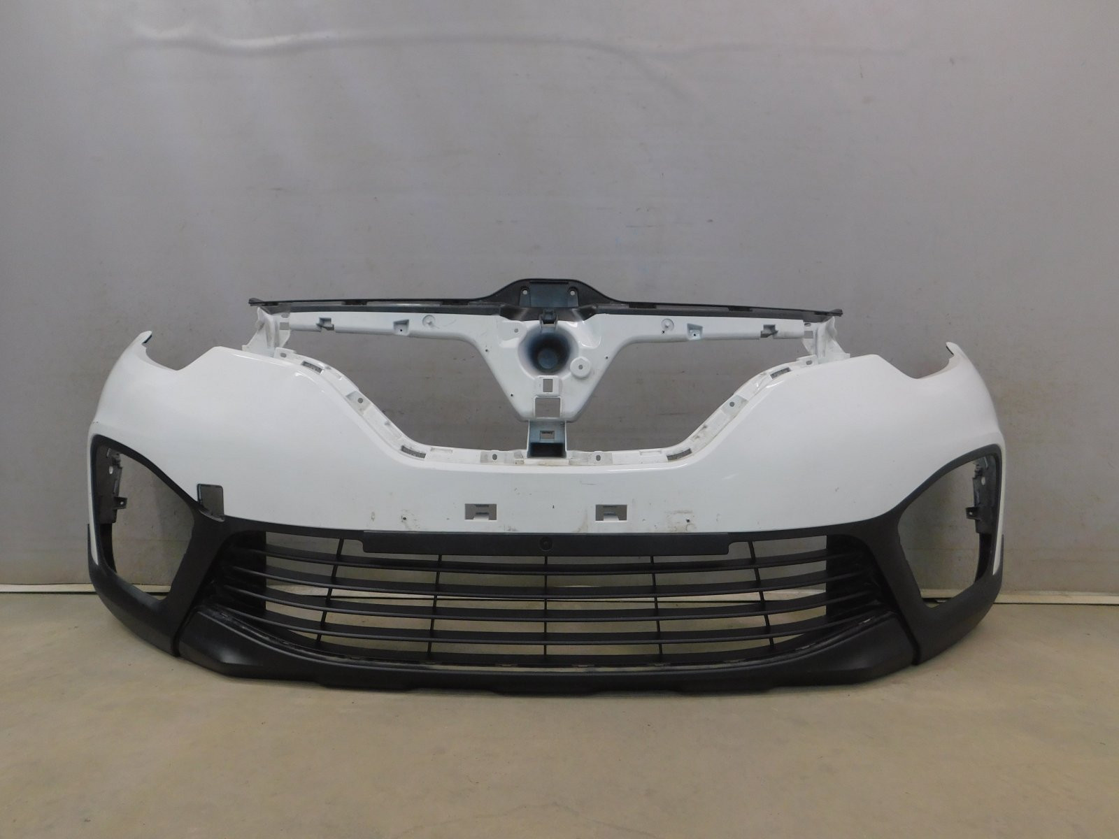 Бампер передний Renault Kaptur 2016>