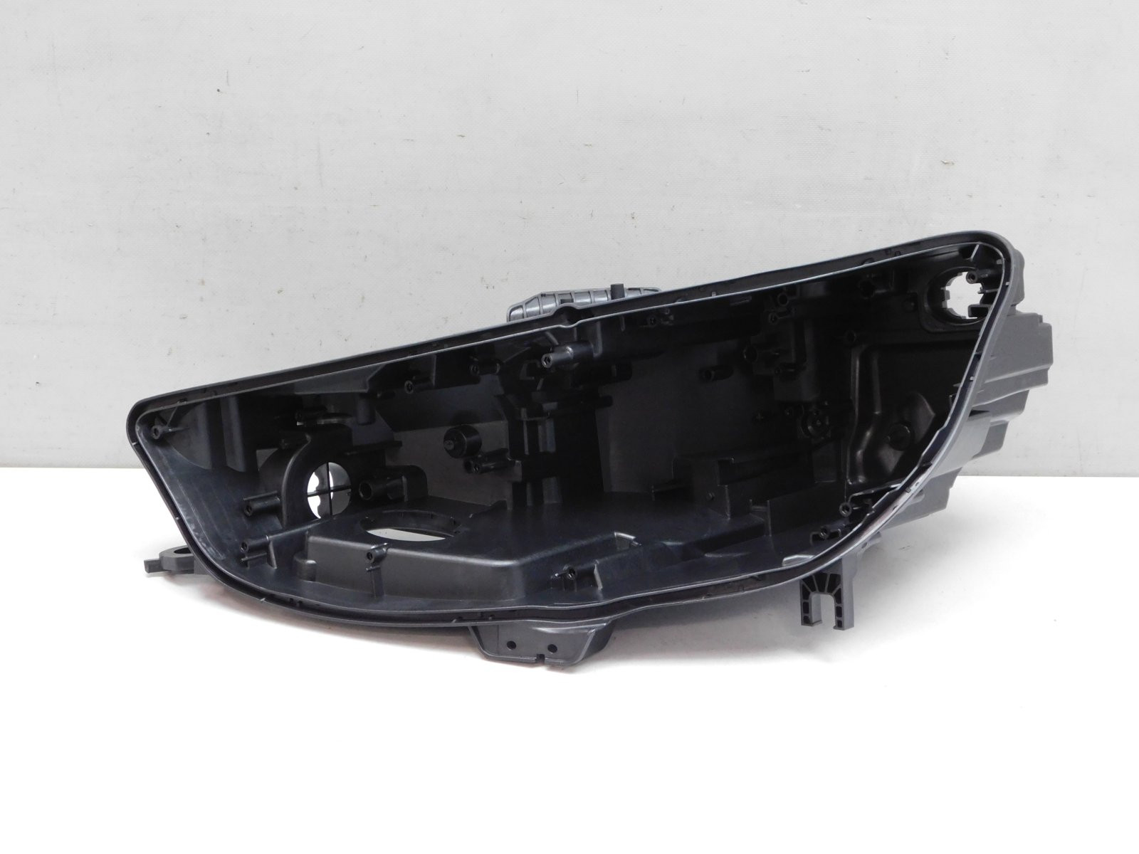 Корпус фары левой Audi A4 [B9] 2015>