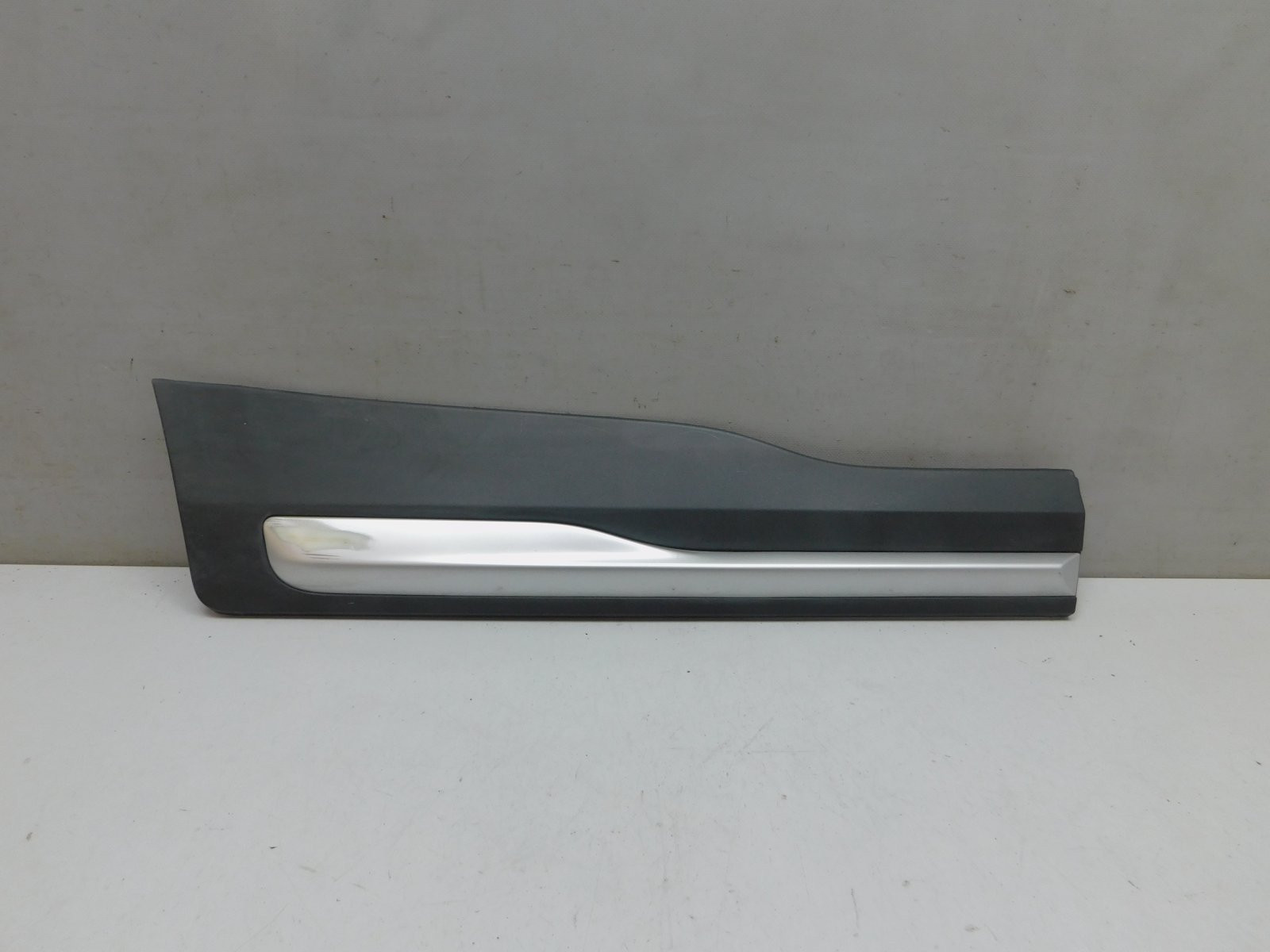 Накладка двери задней правой Geely Atlas 2017>