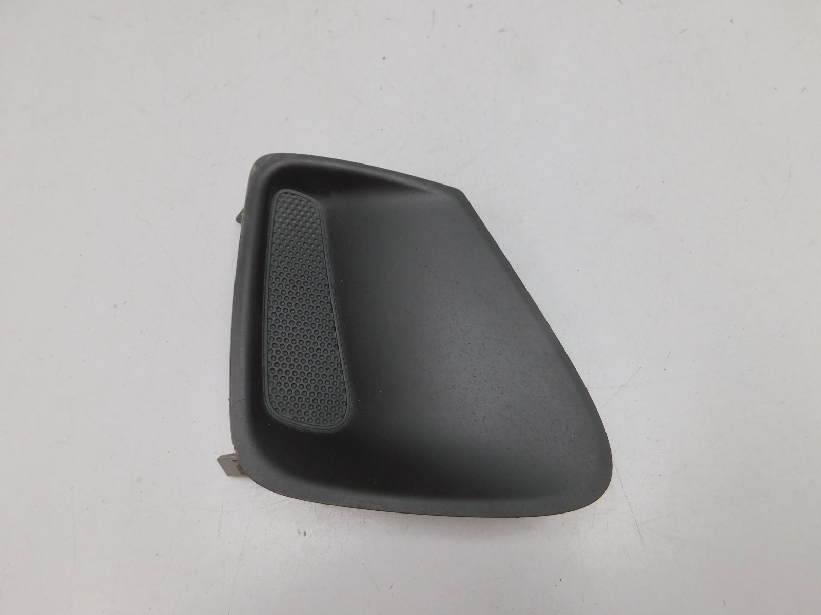 Заглушка бампера Toyota Corolla E15 2006-2013